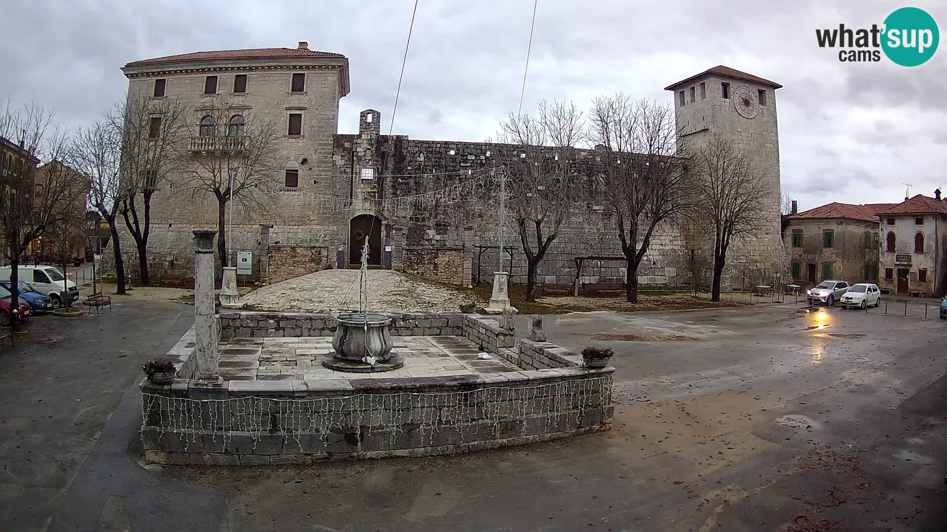 Webcam Svetvinčenat – die Burg und Brunnen – Istrien – Kroatien