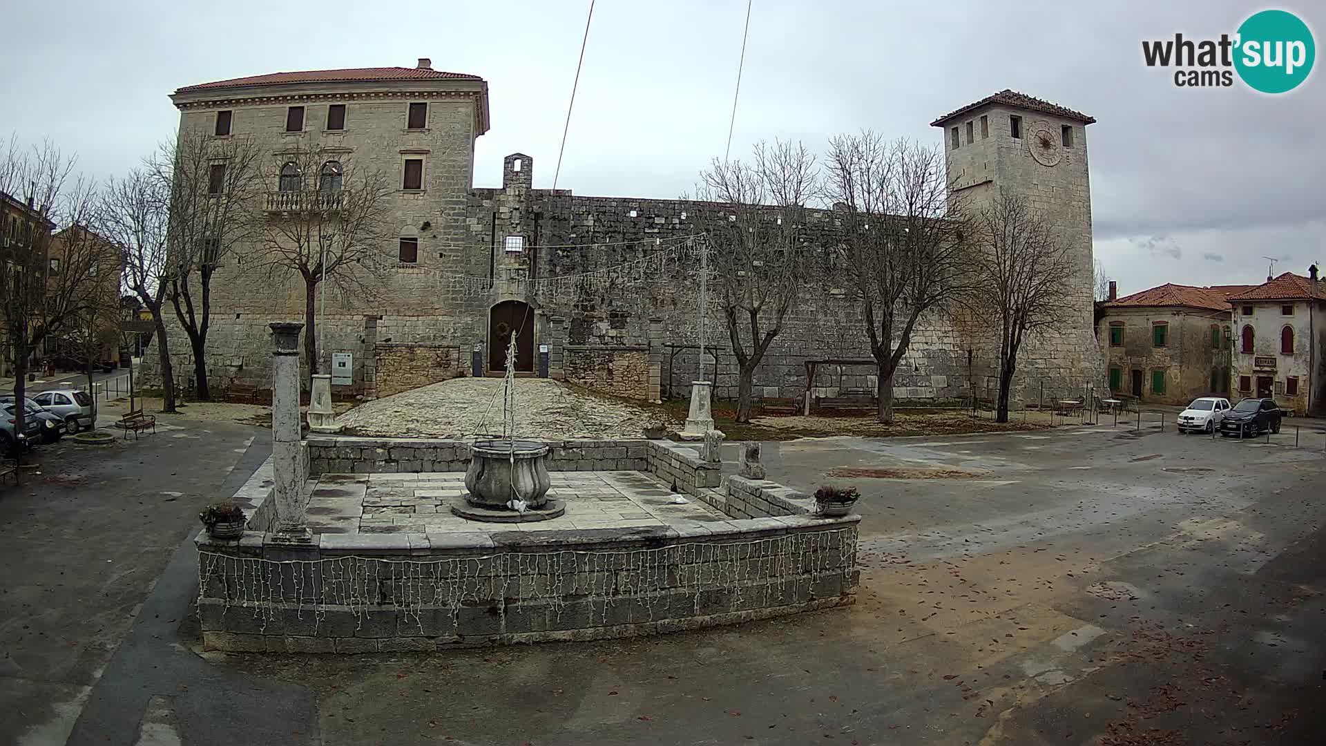 Webcam Svetvinčenat – die Burg und Brunnen – Istrien – Kroatien