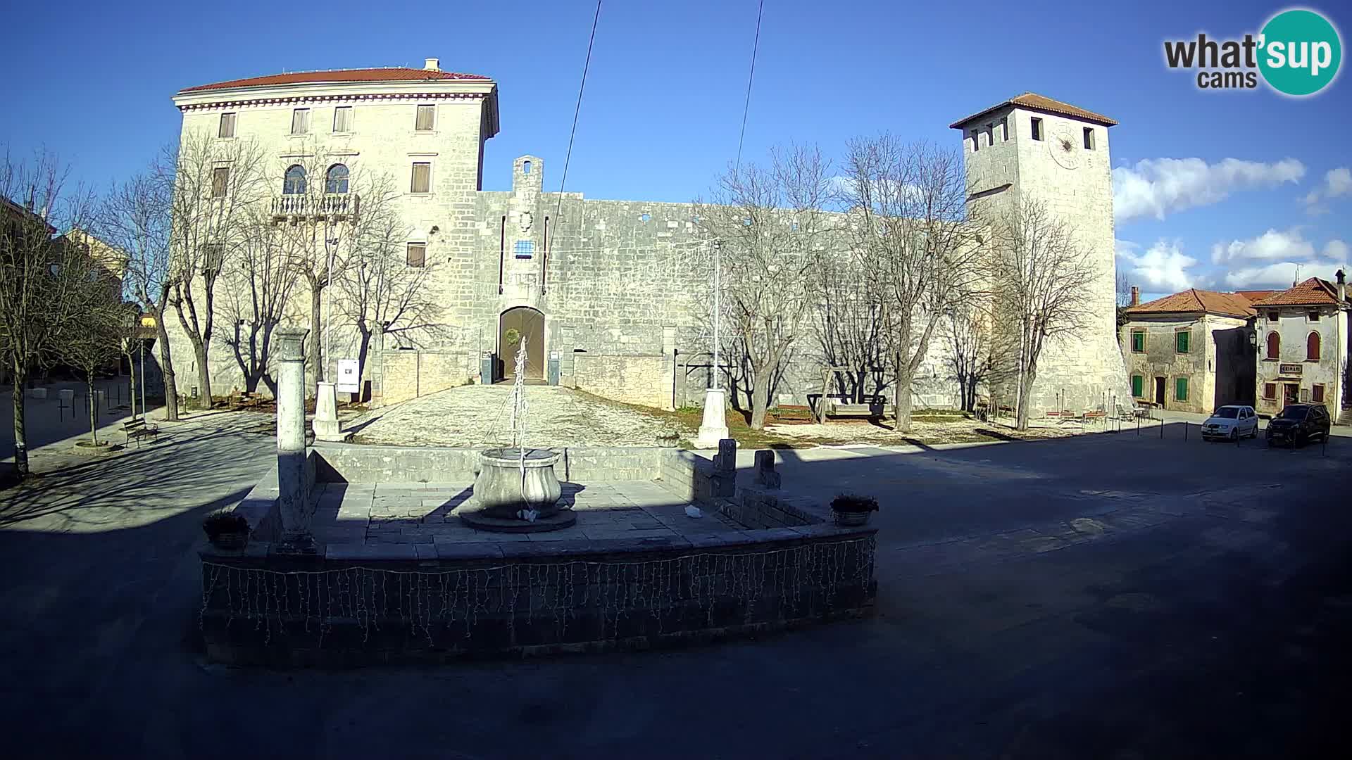 Webcam Svetvinčenat – le château et le puits – Istrie – Croatie