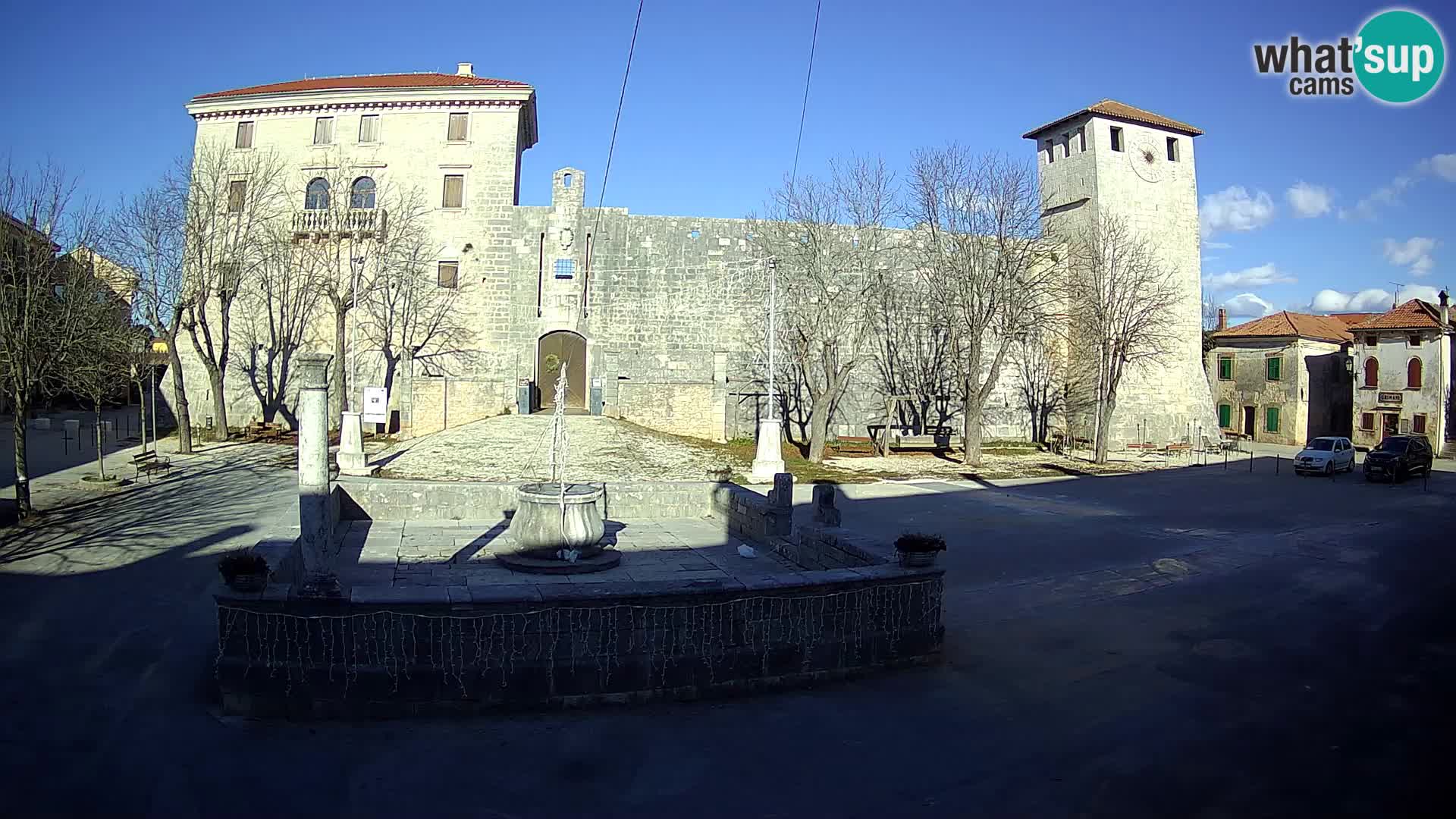 Webcam Svetvinčenat – die Burg und Brunnen – Istrien – Kroatien