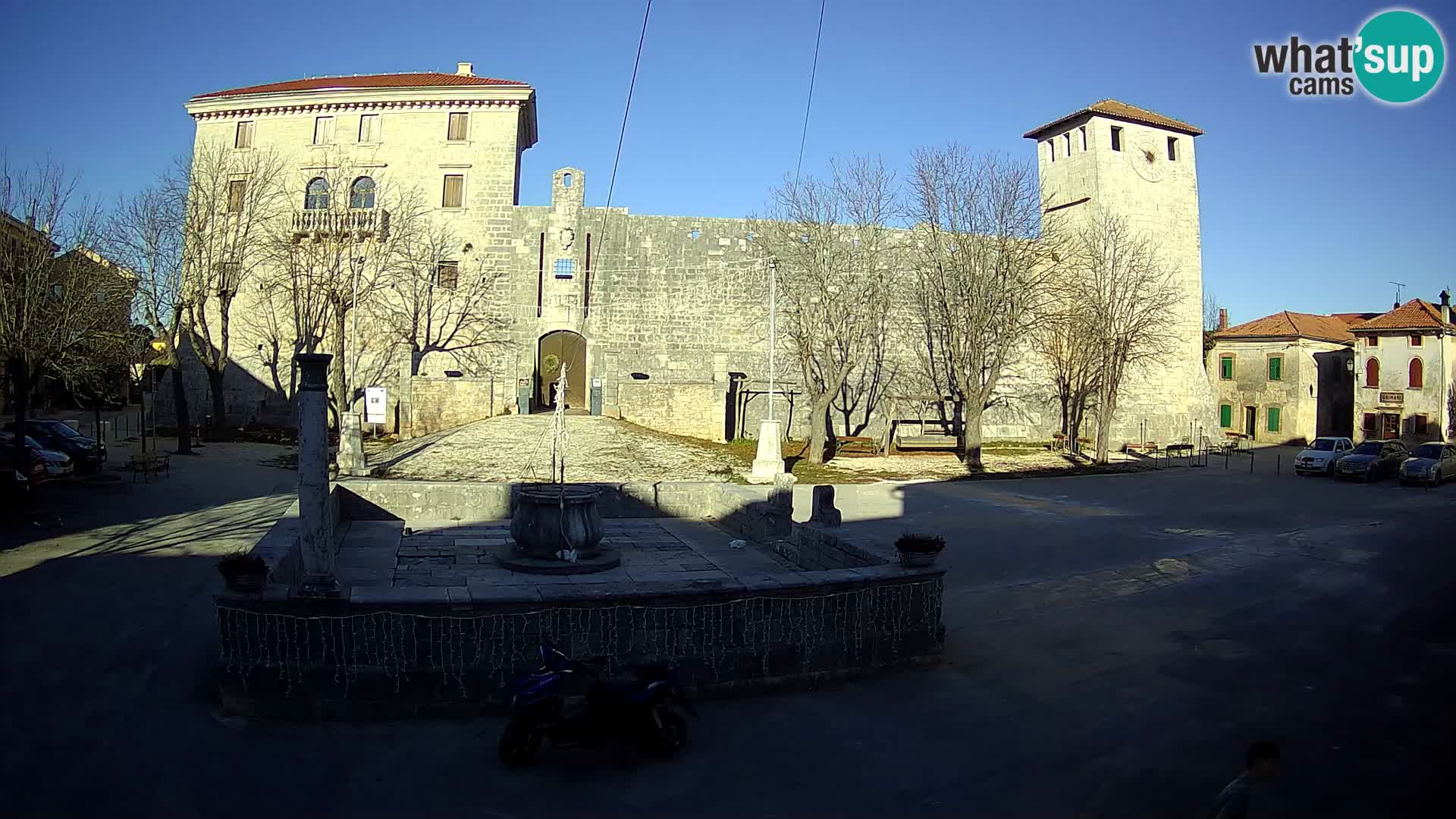 Webcam Svetvinčenat – die Burg und Brunnen – Istrien – Kroatien