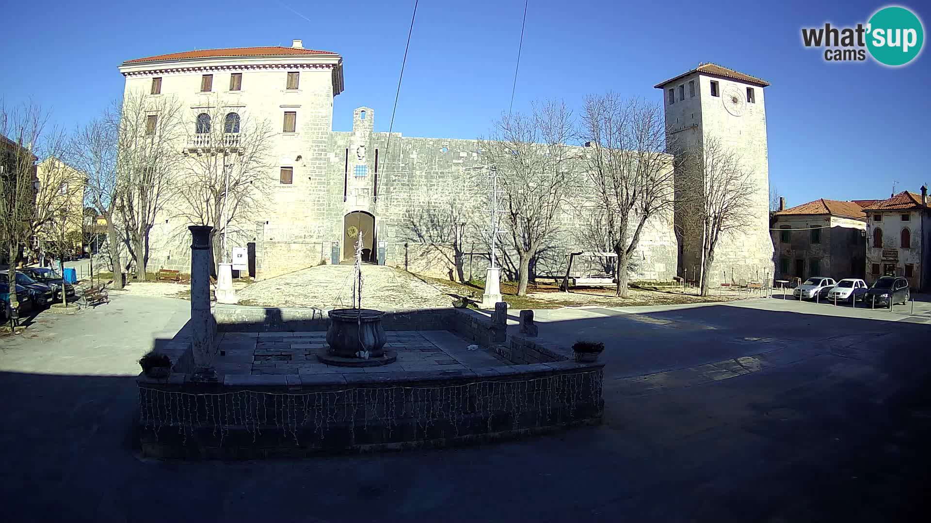 Webcam Svetvinčenat – die Burg und Brunnen – Istrien – Kroatien