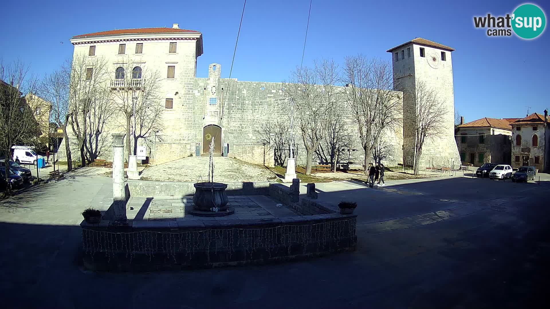 Webcam Svetvinčenat – die Burg und Brunnen – Istrien – Kroatien