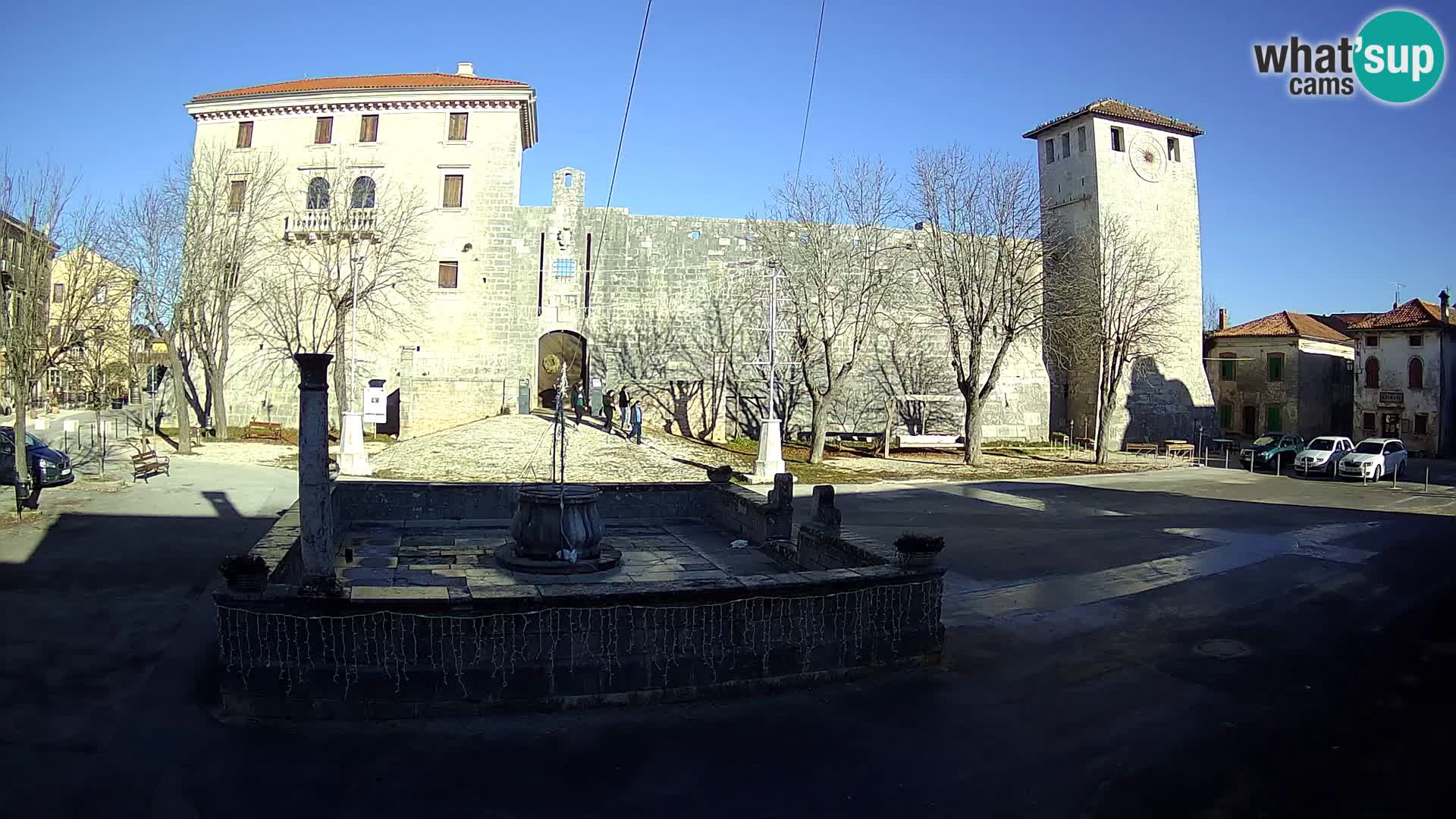 Webcam Svetvinčenat – le château et le puits – Istrie – Croatie