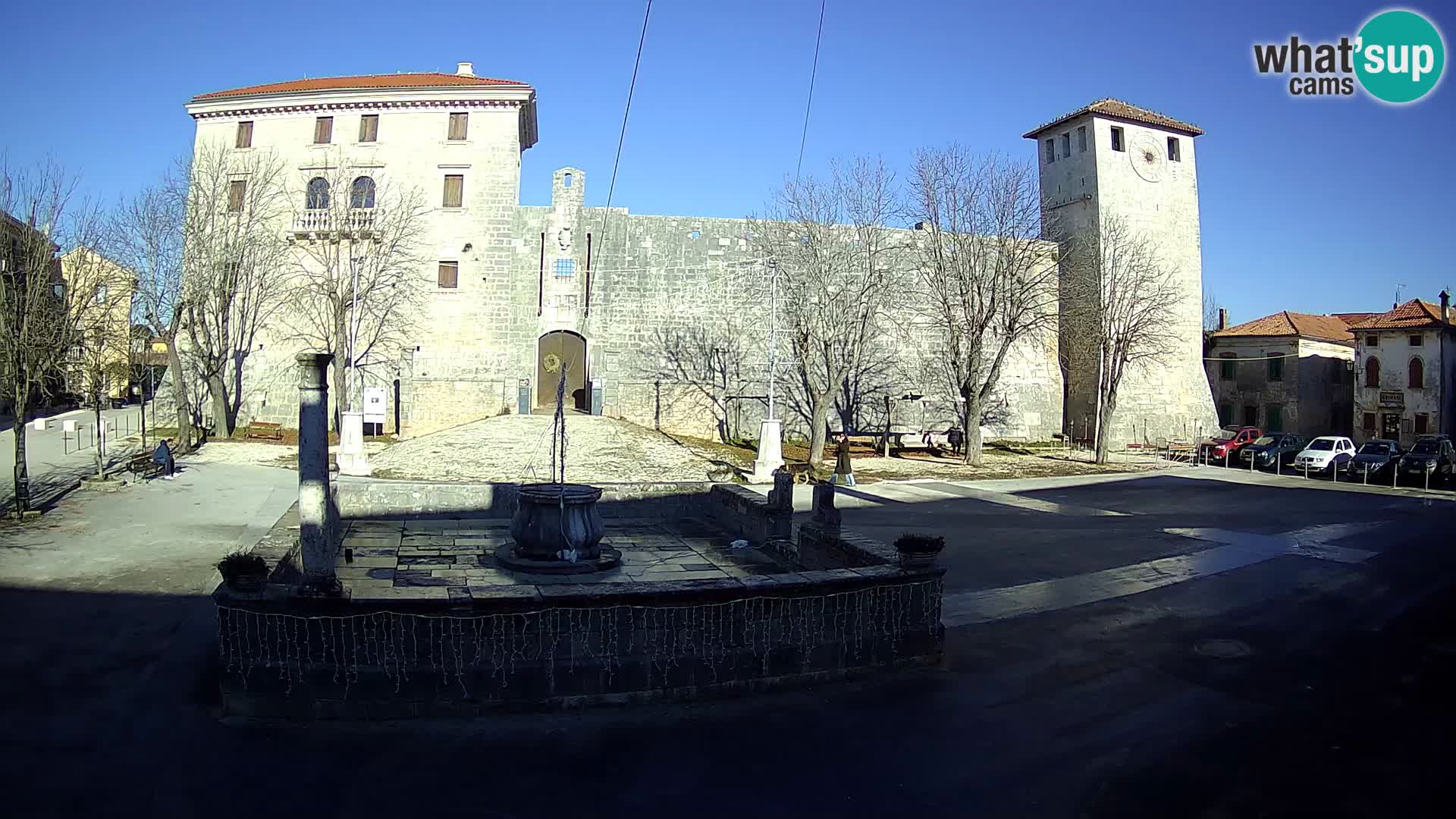 Webcam Svetvinčenat – le château et le puits – Istrie – Croatie