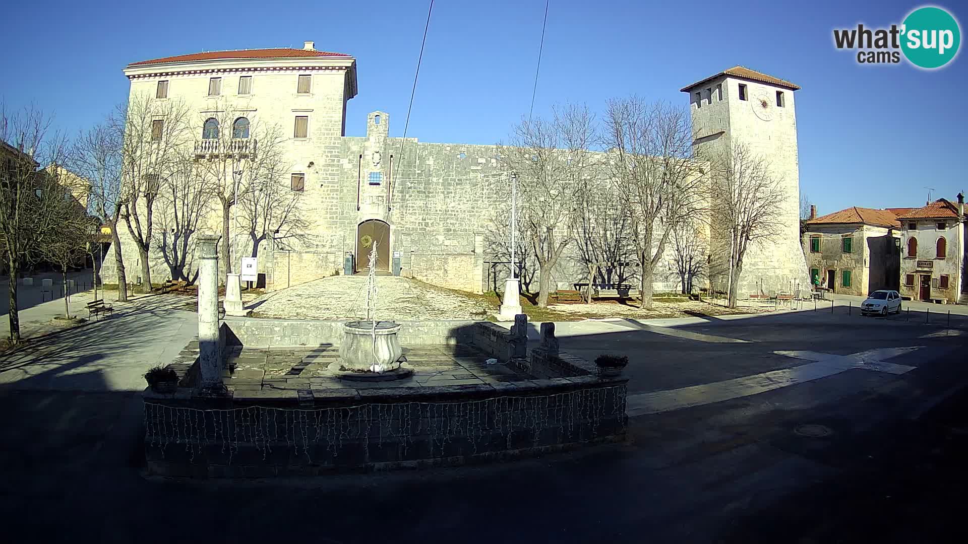 Webcam Svetvinčenat – die Burg und Brunnen – Istrien – Kroatien