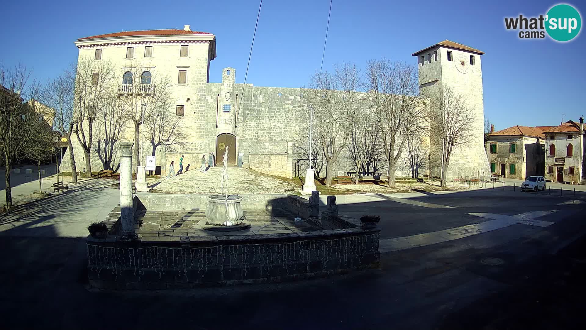 Webcam Svetvinčenat – le château et le puits – Istrie – Croatie