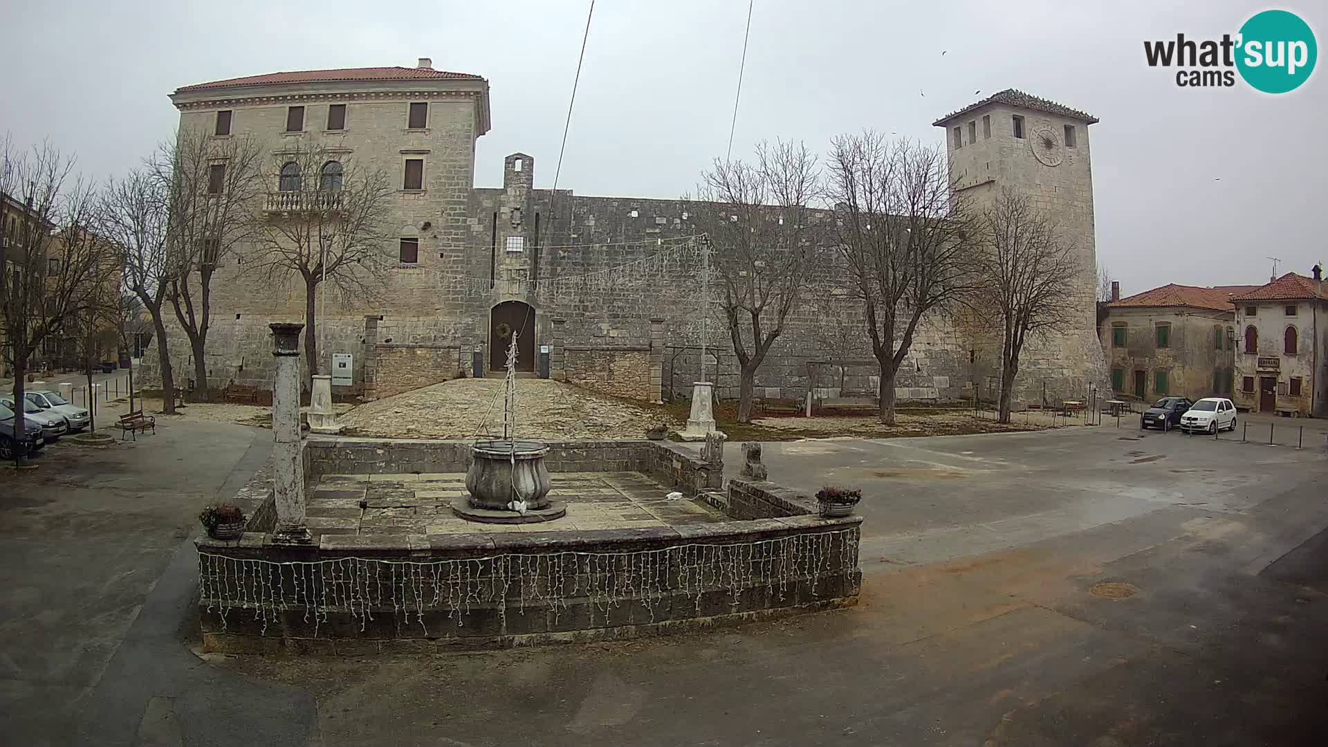 Webcam Svetvinčenat – die Burg und Brunnen – Istrien – Kroatien