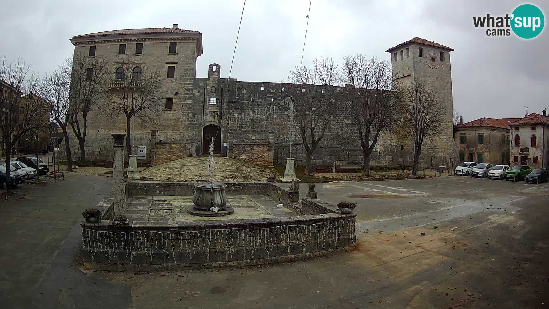 Webcam Svetvinčenat – die Burg und Brunnen – Istrien – Kroatien