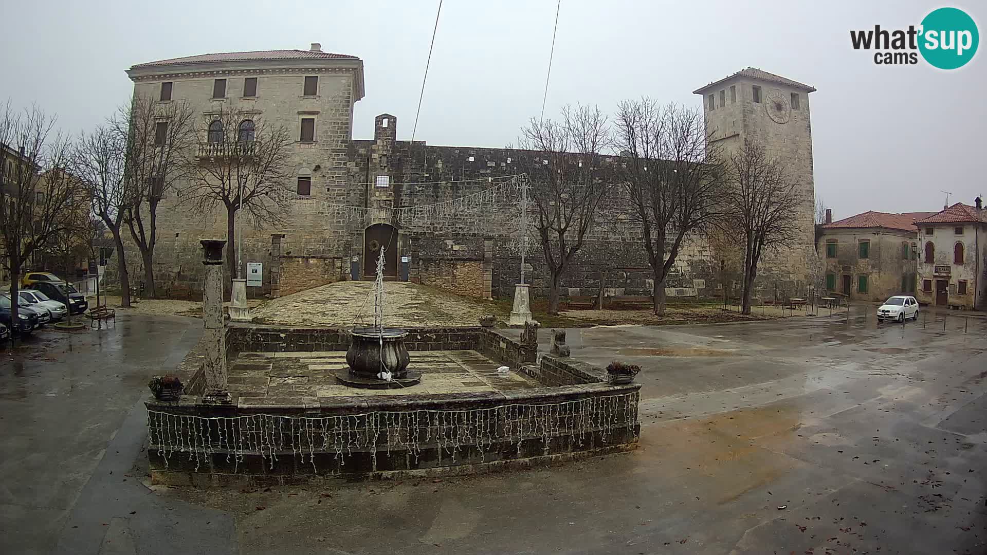 Webcam Svetvinčenat – die Burg und Brunnen – Istrien – Kroatien