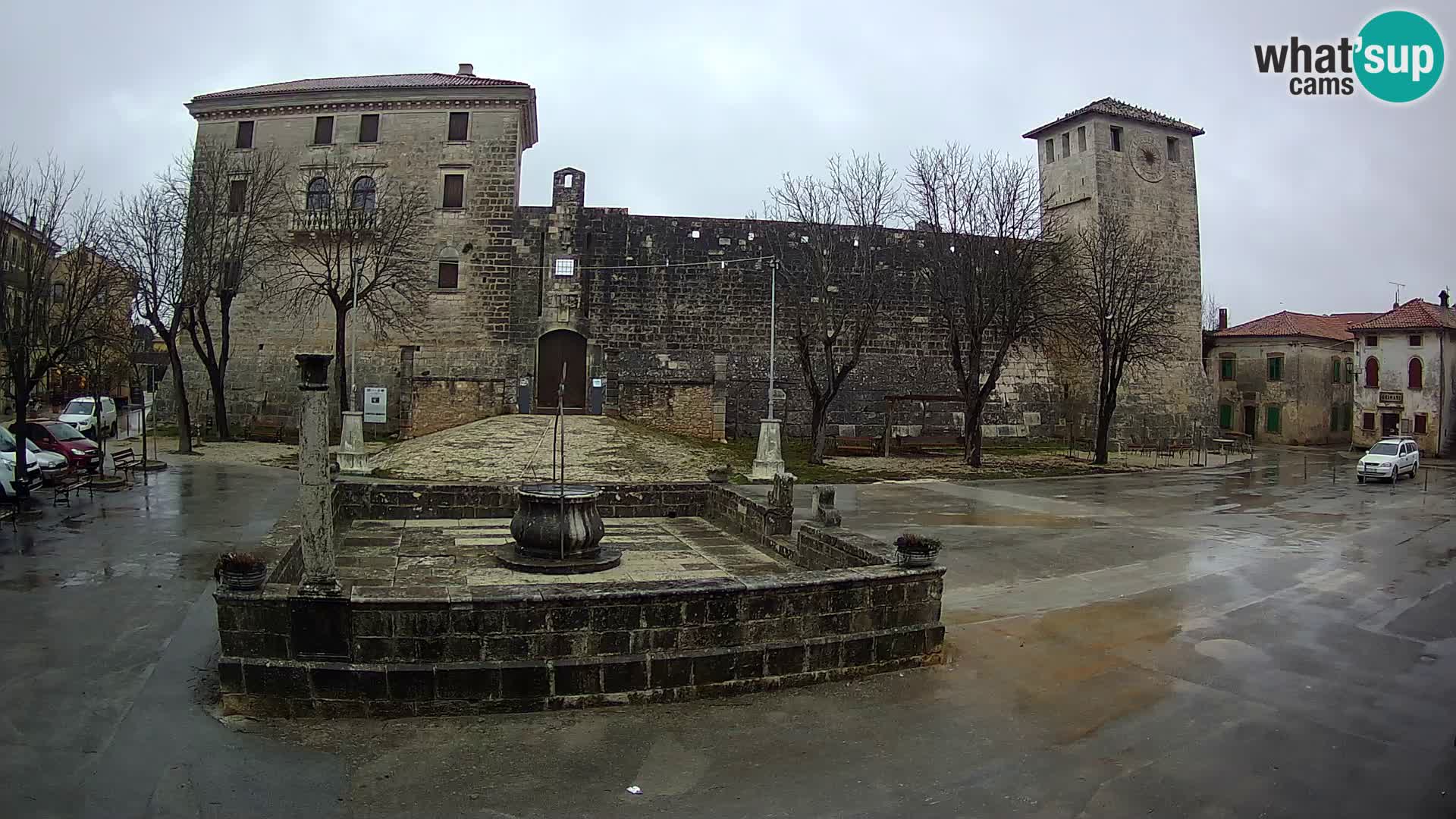 Webcam Svetvinčenat – die Burg und Brunnen – Istrien – Kroatien