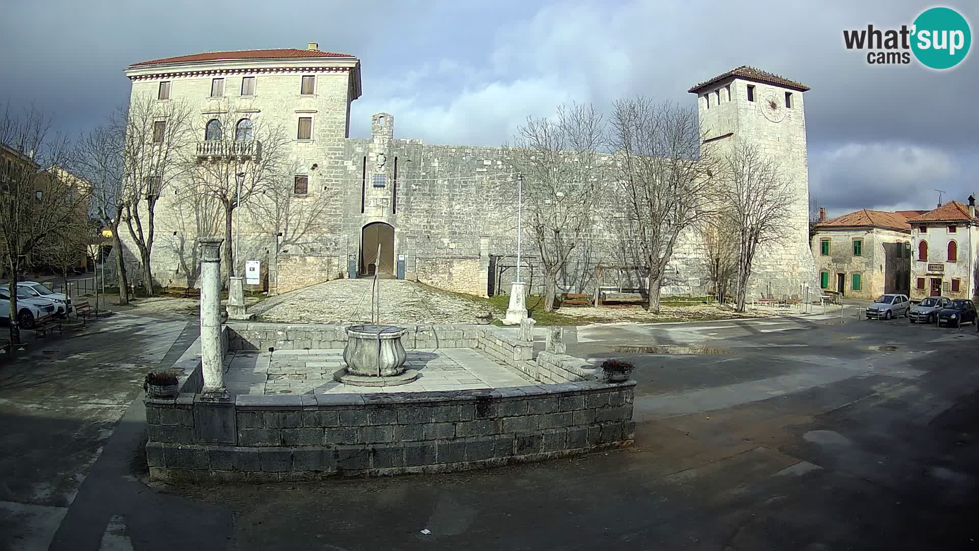 Webcam Svetvinčenat – die Burg und Brunnen – Istrien – Kroatien