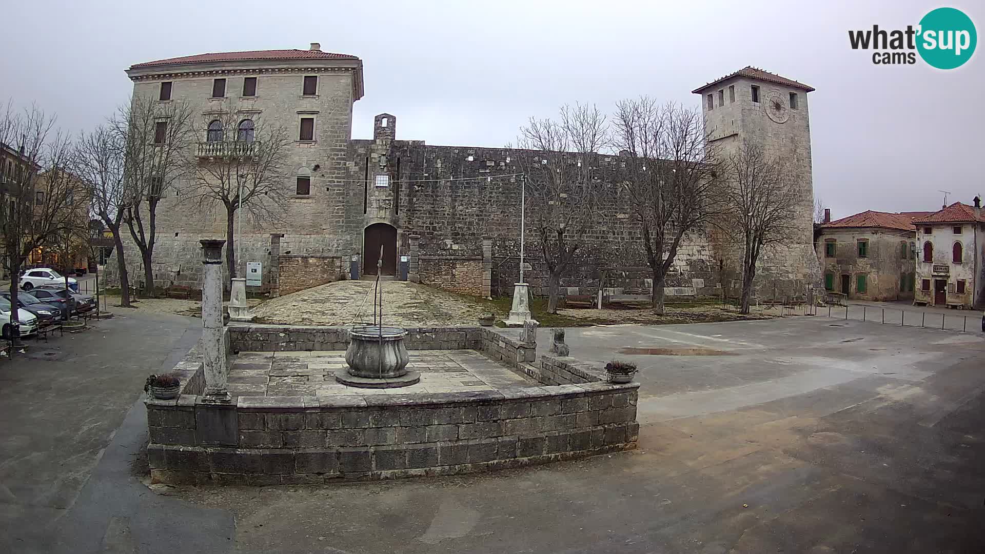 Webcam Svetvinčenat – die Burg und Brunnen – Istrien – Kroatien