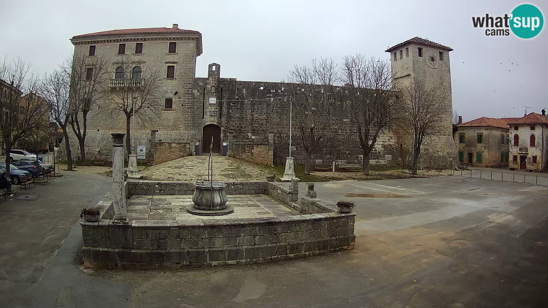 Webcam Svetvinčenat – le château et le puits – Istrie – Croatie