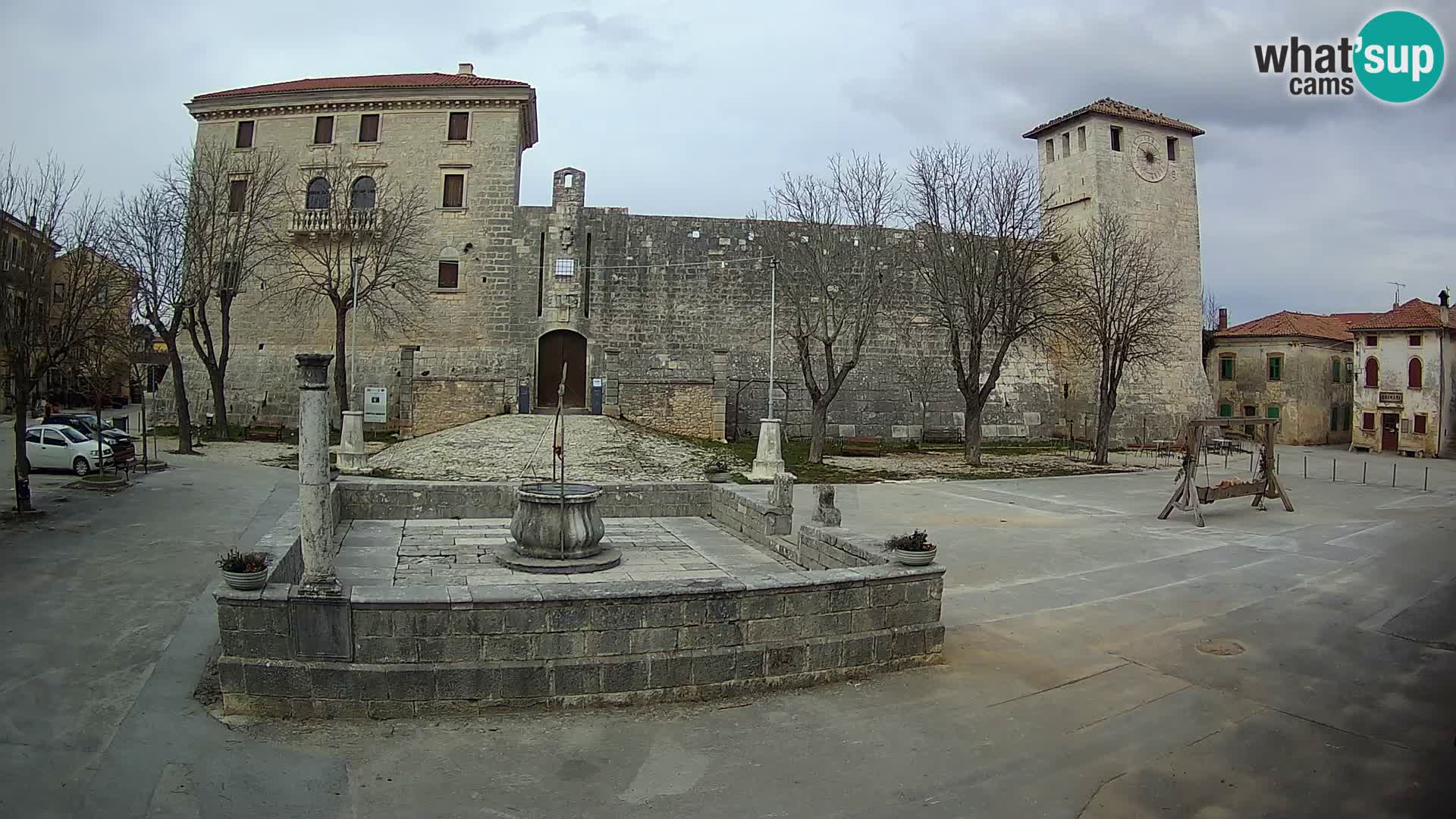 Webcam Svetvinčenat – die Burg und Brunnen – Istrien – Kroatien