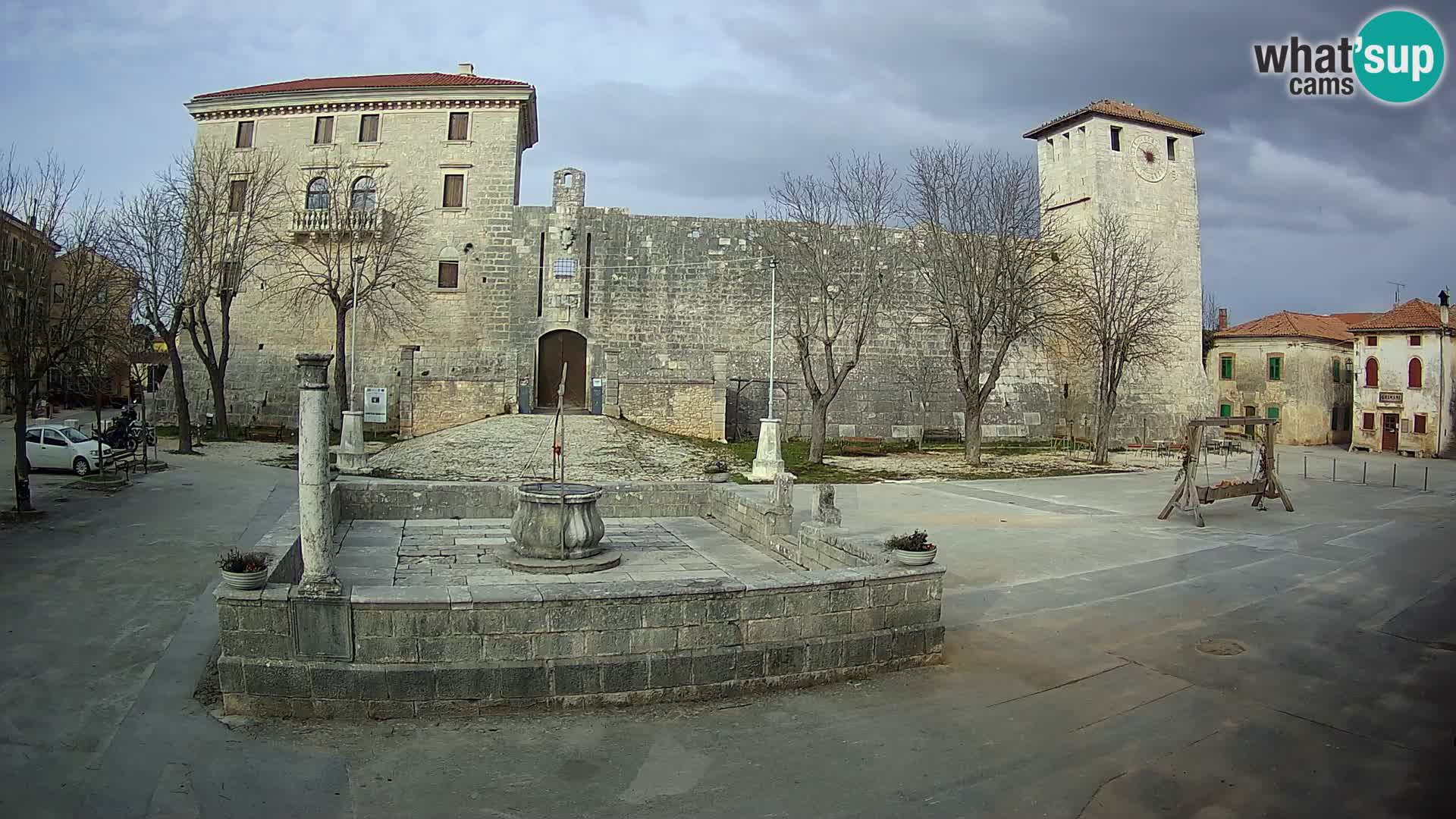 Webcam Svetvinčenat – le château et le puits – Istrie – Croatie