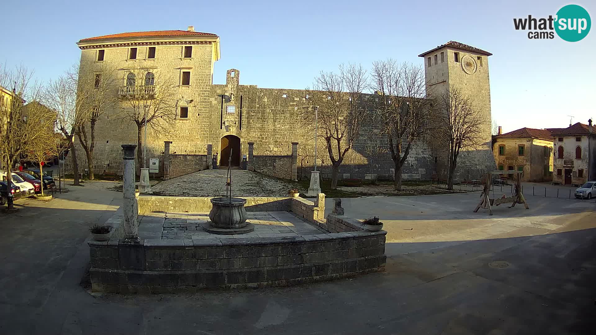 Webcam Svetvinčenat (Sanvincenti) – il castello e il pozzo – Istria – Croazia