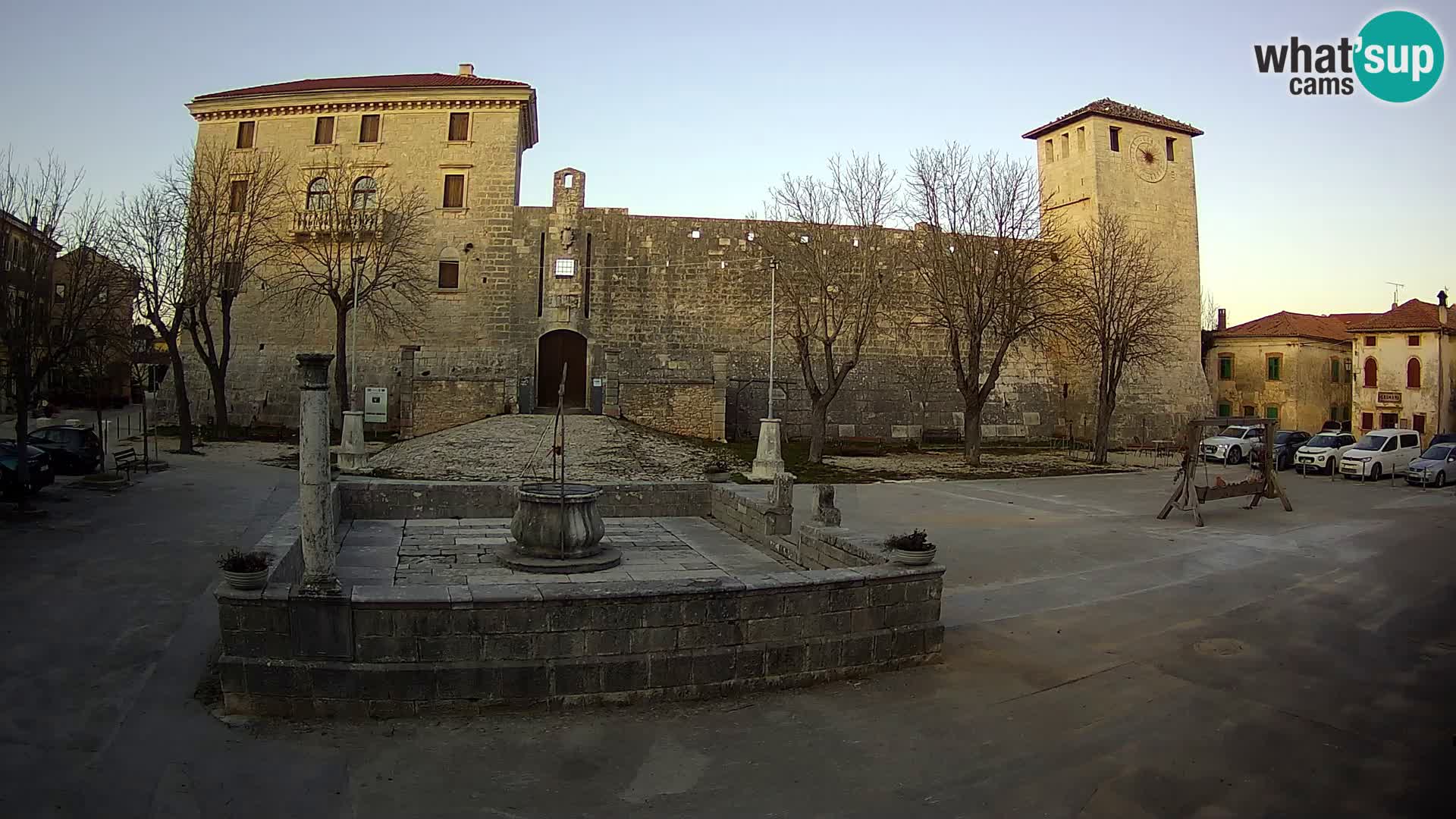 Webcam Svetvinčenat – die Burg und Brunnen – Istrien – Kroatien