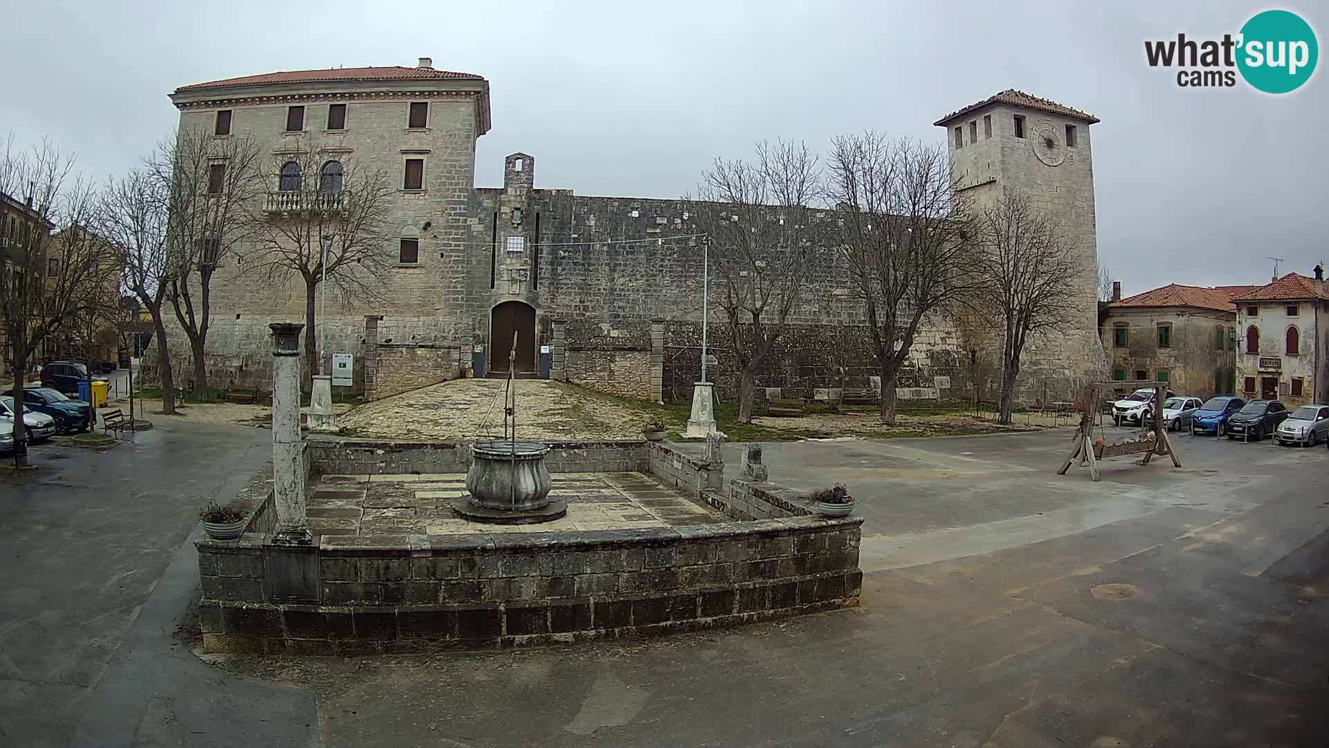 Webcam Svetvinčenat – die Burg und Brunnen – Istrien – Kroatien