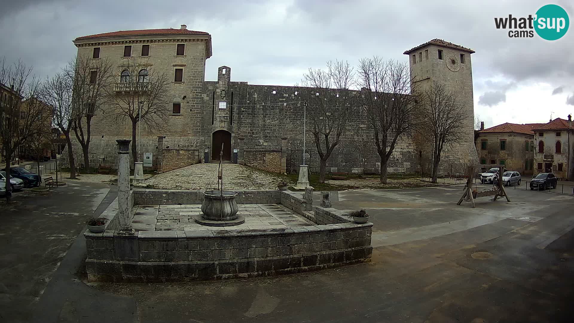 Webcam Svetvinčenat – die Burg und Brunnen – Istrien – Kroatien