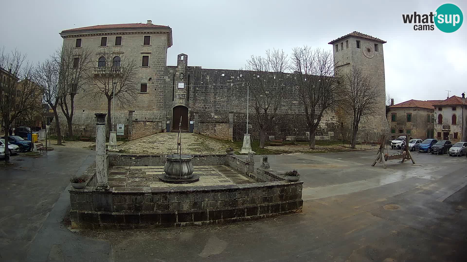 Webcam Svetvinčenat – die Burg und Brunnen – Istrien – Kroatien