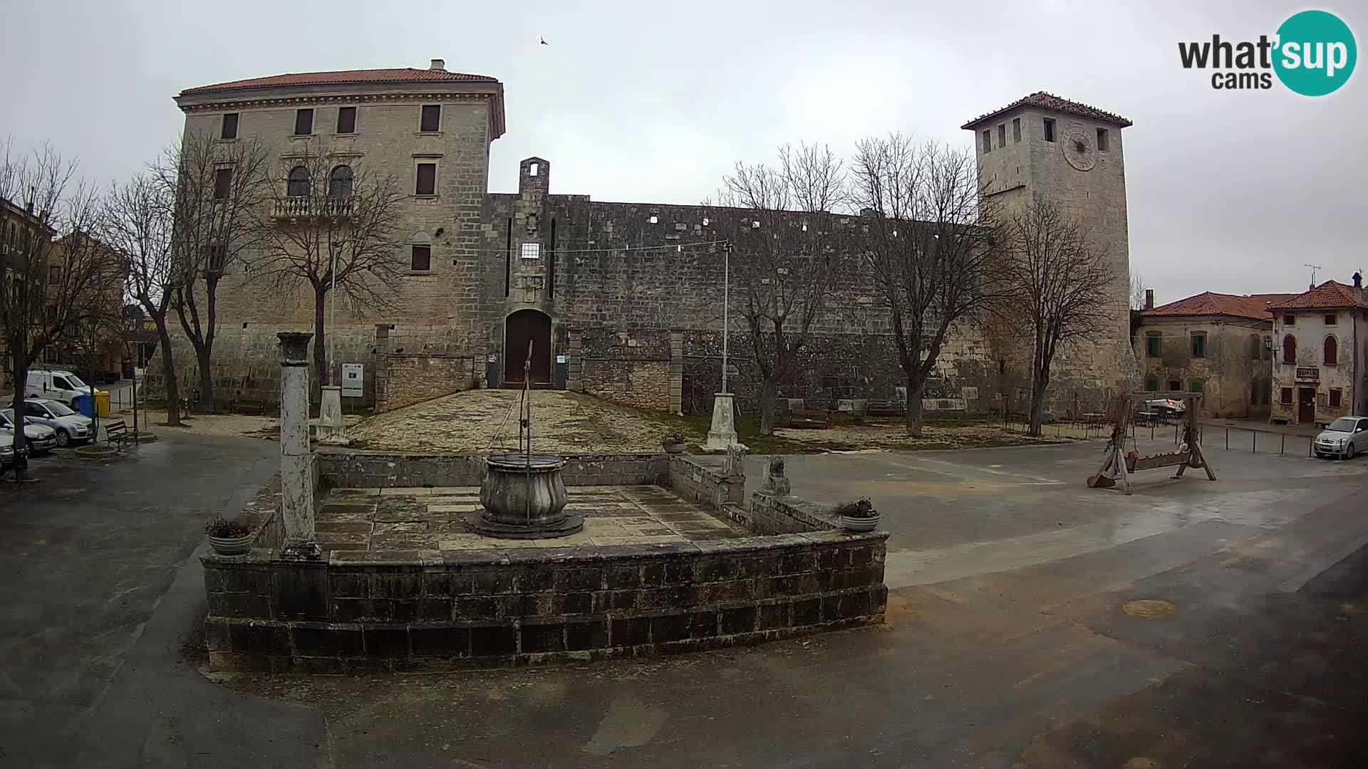 Webcam Svetvinčenat – le château et le puits – Istrie – Croatie