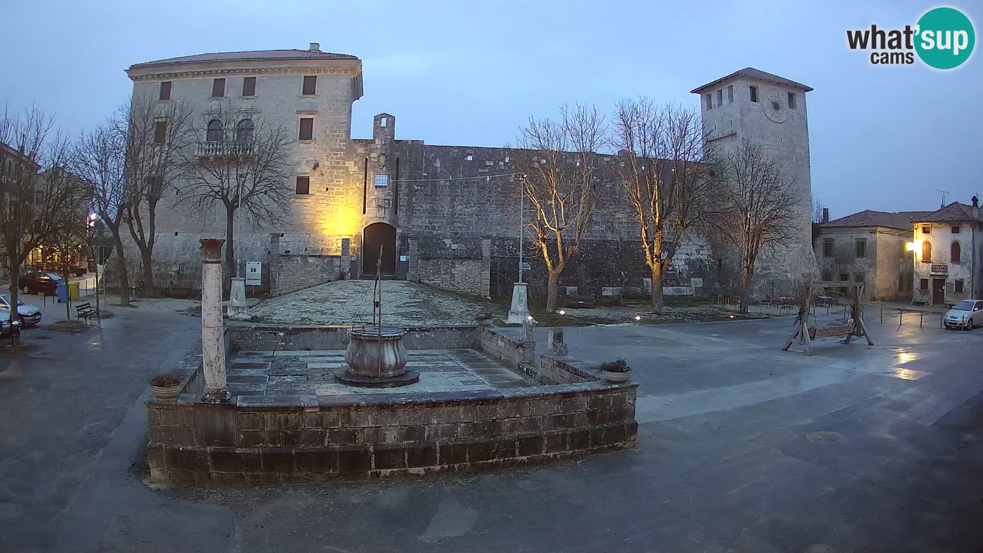 Webcam Svetvinčenat – die Burg und Brunnen – Istrien – Kroatien