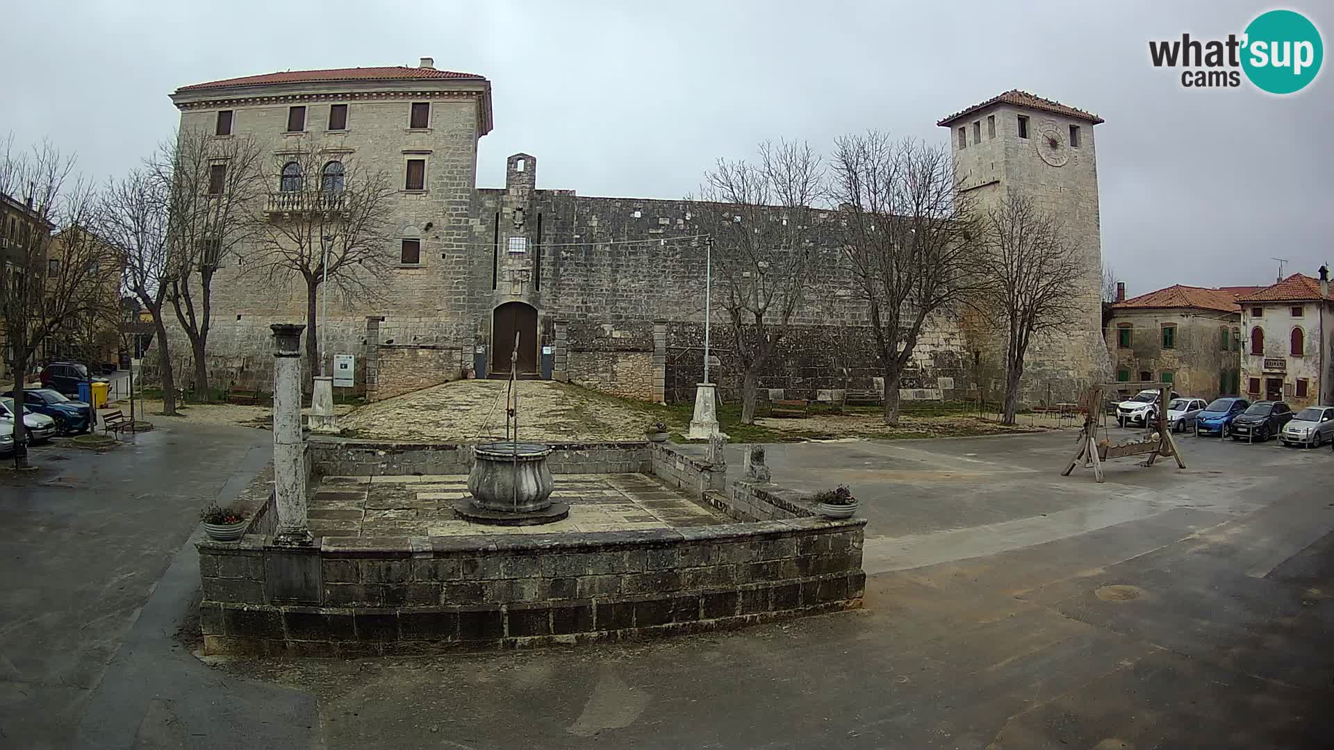 Webcam Svetvinčenat – die Burg und Brunnen – Istrien – Kroatien