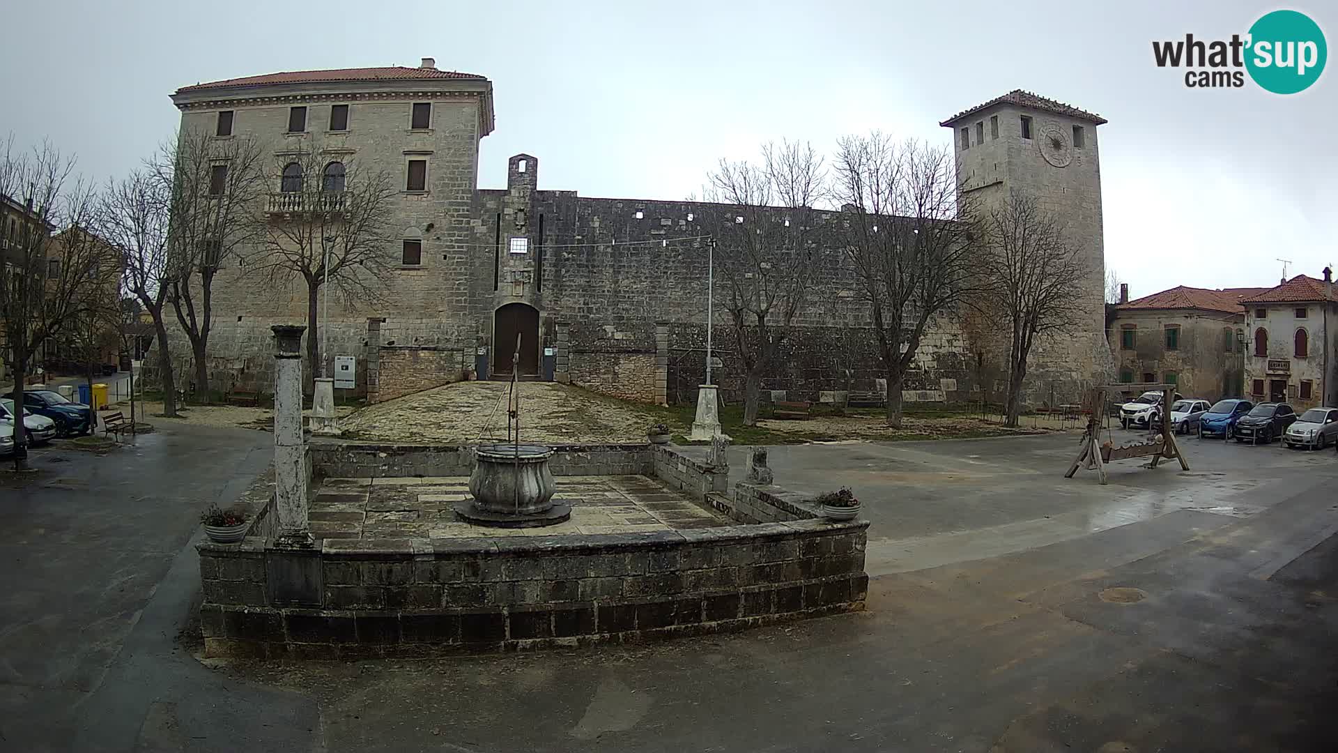 Webcam Svetvinčenat – die Burg und Brunnen – Istrien – Kroatien