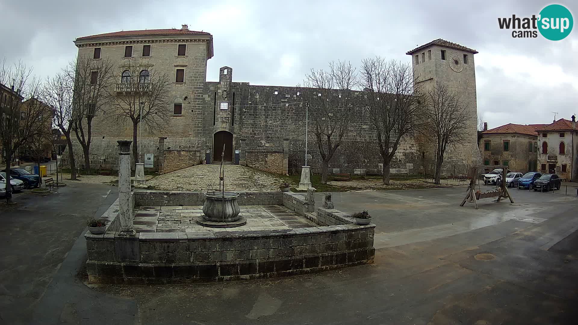 Webcam Svetvinčenat – die Burg und Brunnen – Istrien – Kroatien