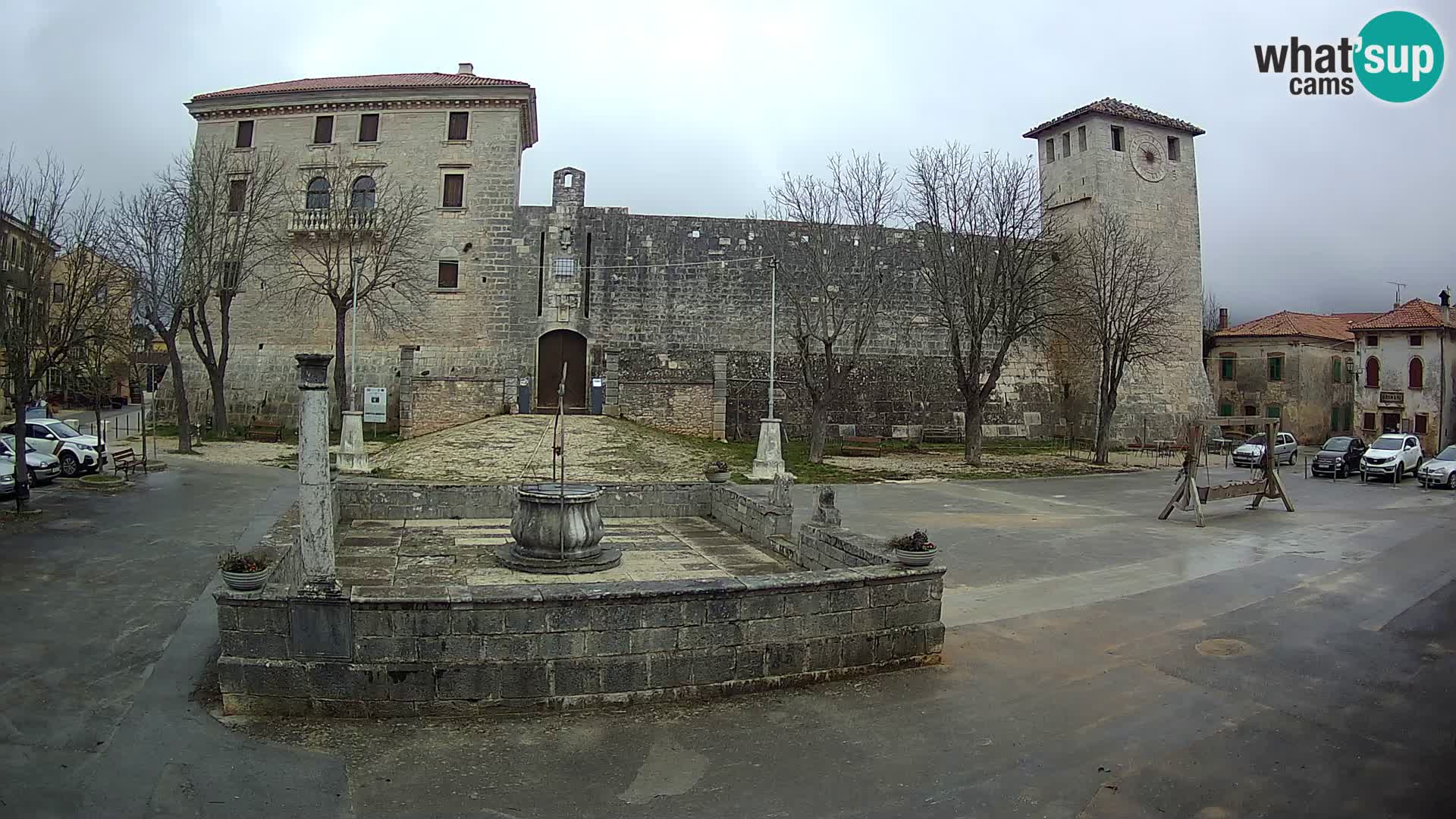 Webcam Svetvinčenat – die Burg und Brunnen – Istrien – Kroatien