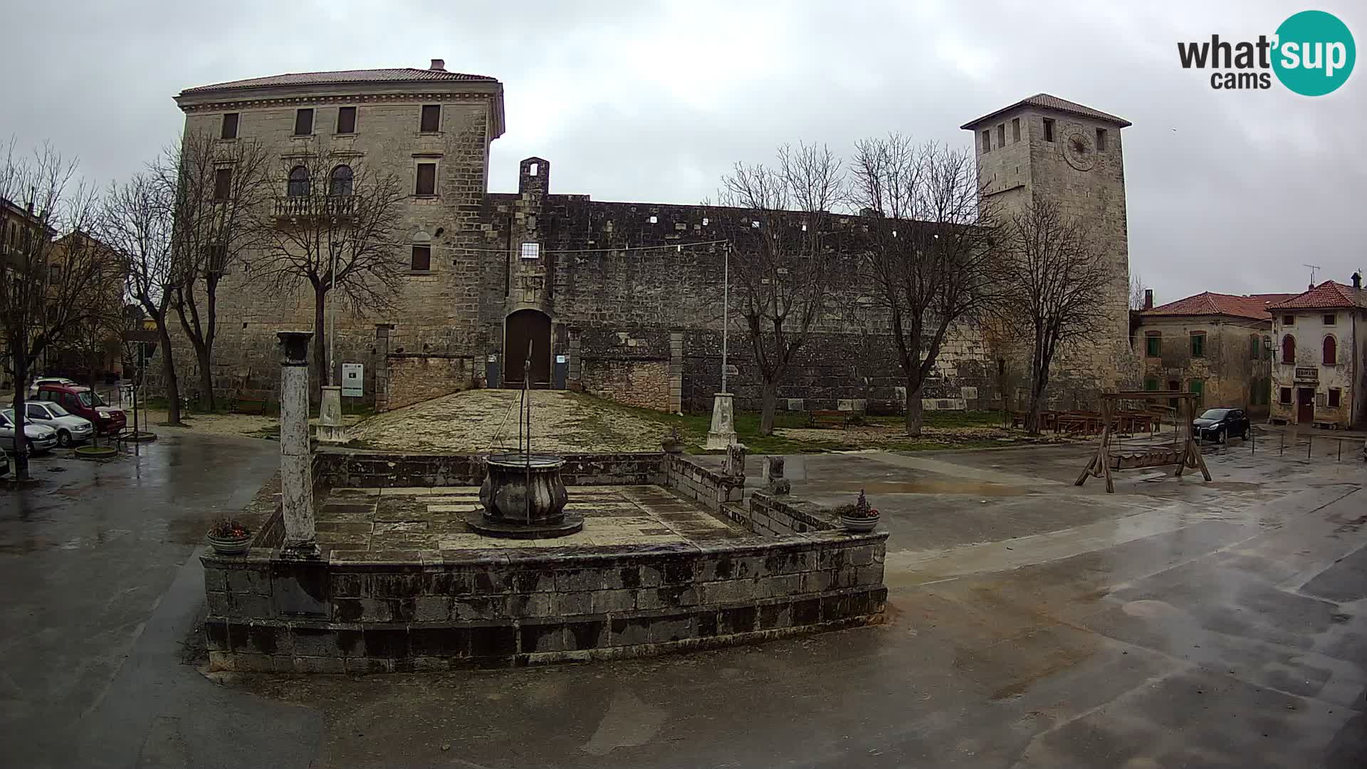 Webcam Svetvinčenat – le château et le puits – Istrie – Croatie