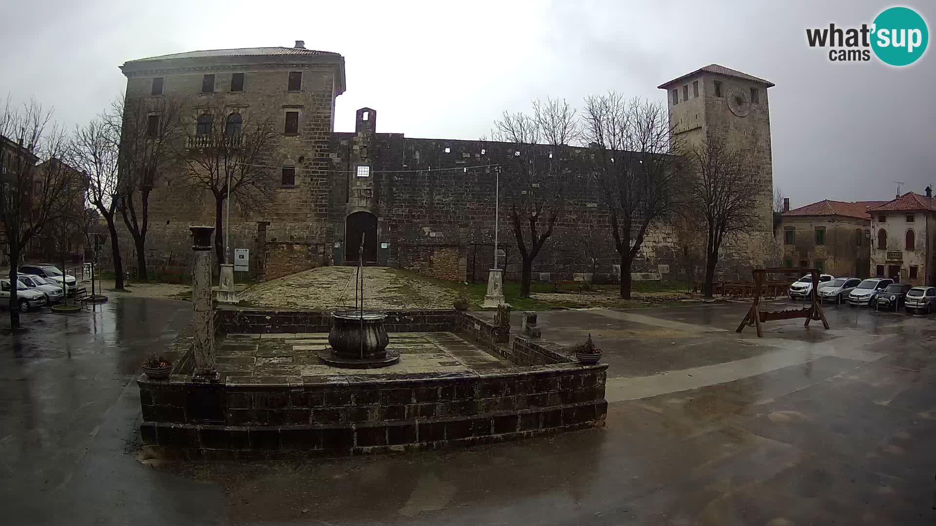 Webcam Svetvinčenat – die Burg und Brunnen – Istrien – Kroatien