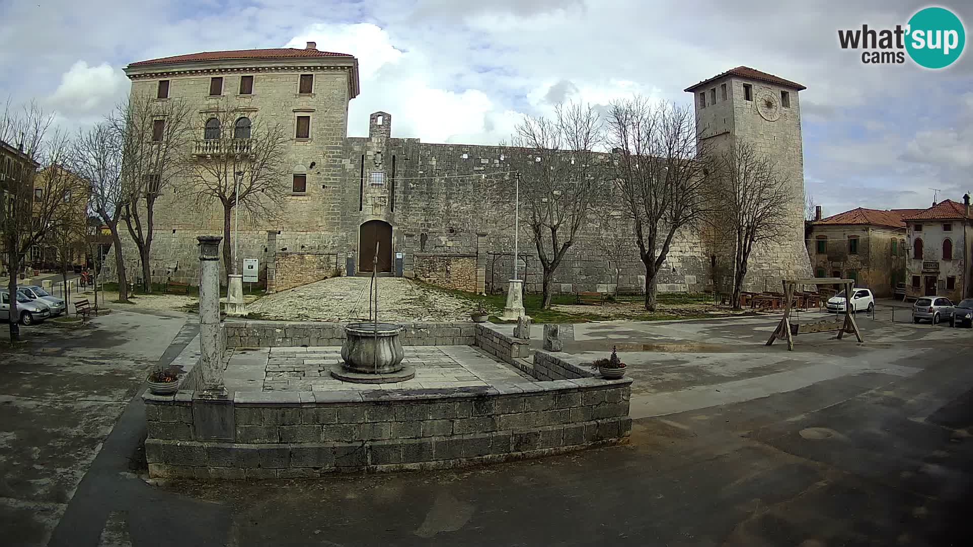 Webcam Svetvinčenat – die Burg und Brunnen – Istrien – Kroatien