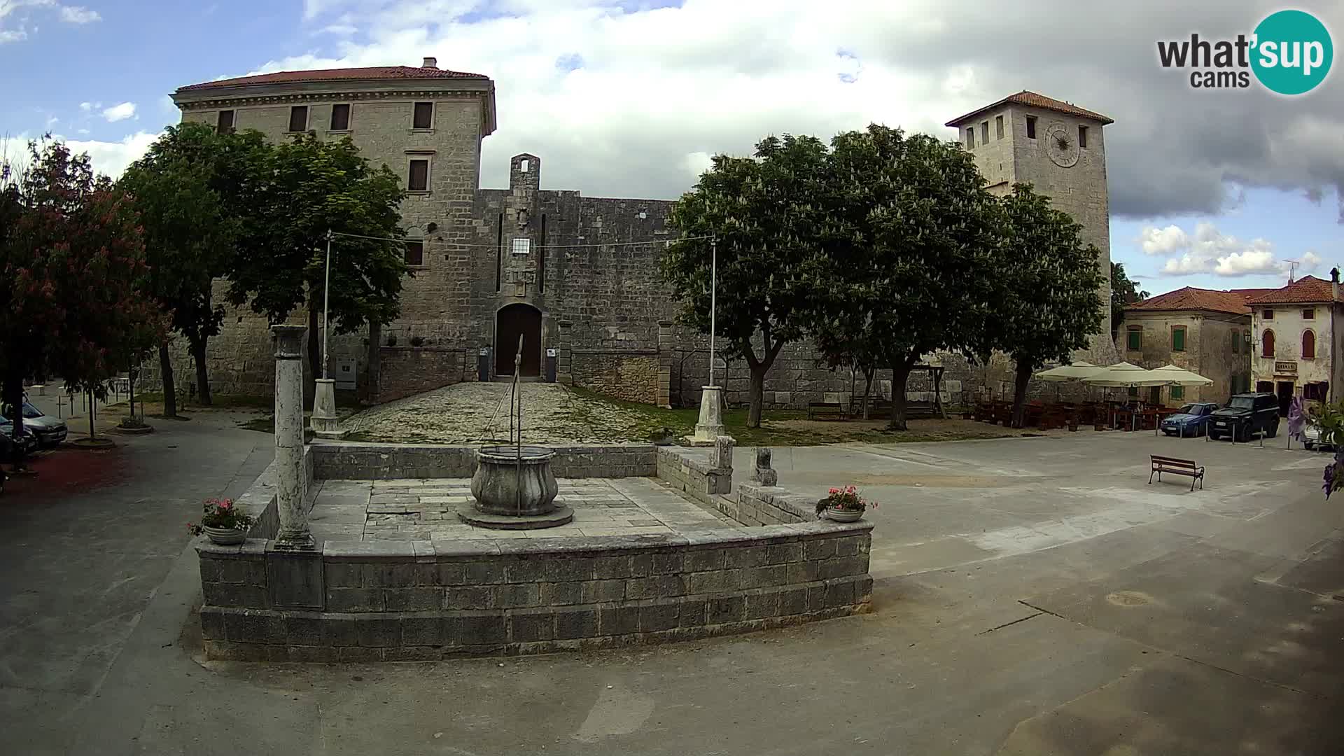 Webcam Svetvinčenat – die Burg und Brunnen – Istrien – Kroatien