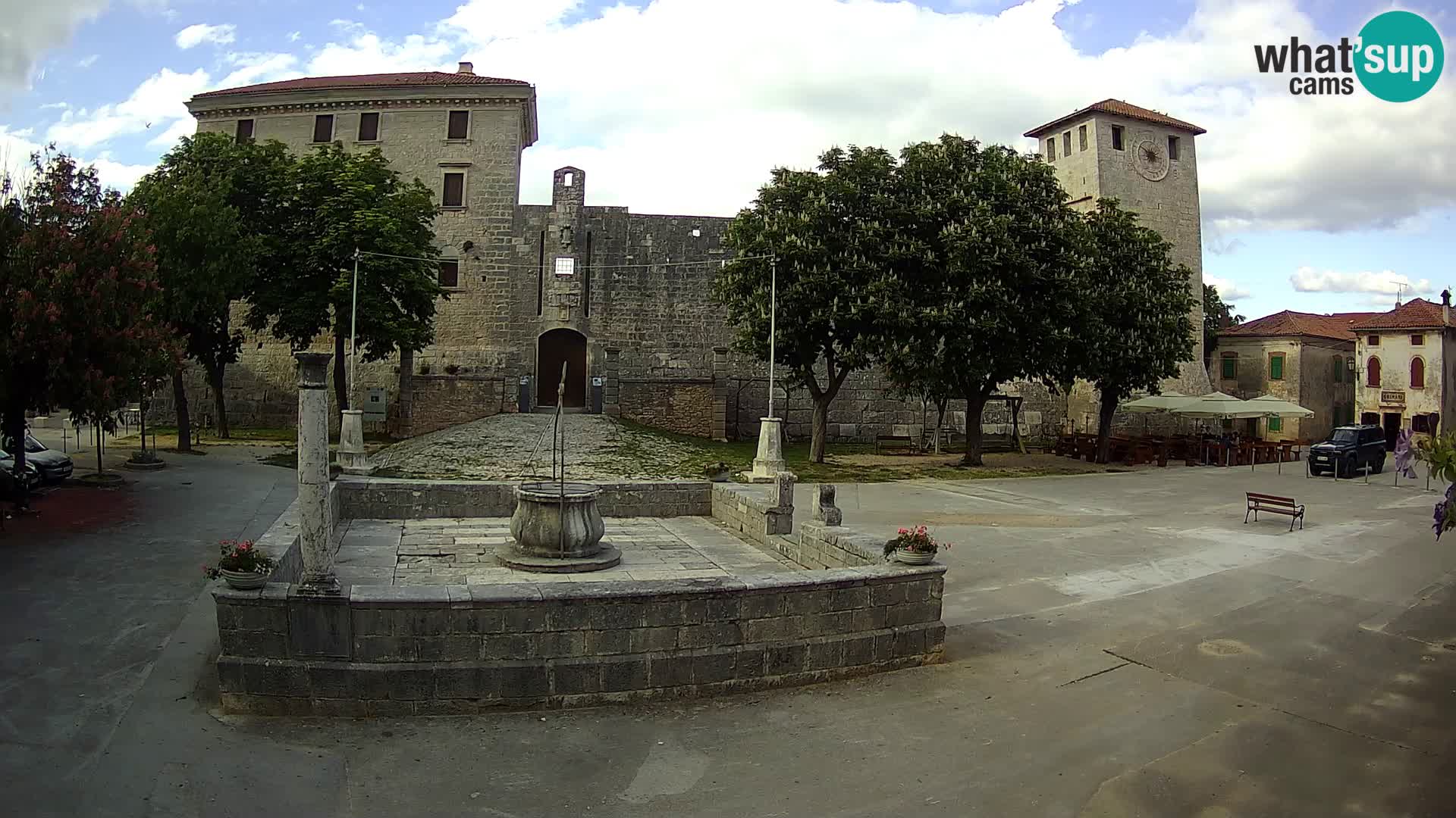 Webcam Svetvinčenat – die Burg und Brunnen – Istrien – Kroatien