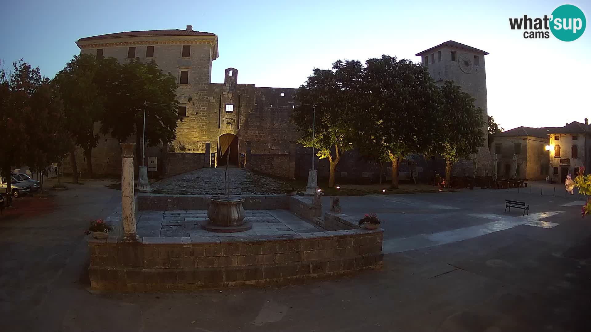 Webcam Svetvinčenat – die Burg und Brunnen – Istrien – Kroatien