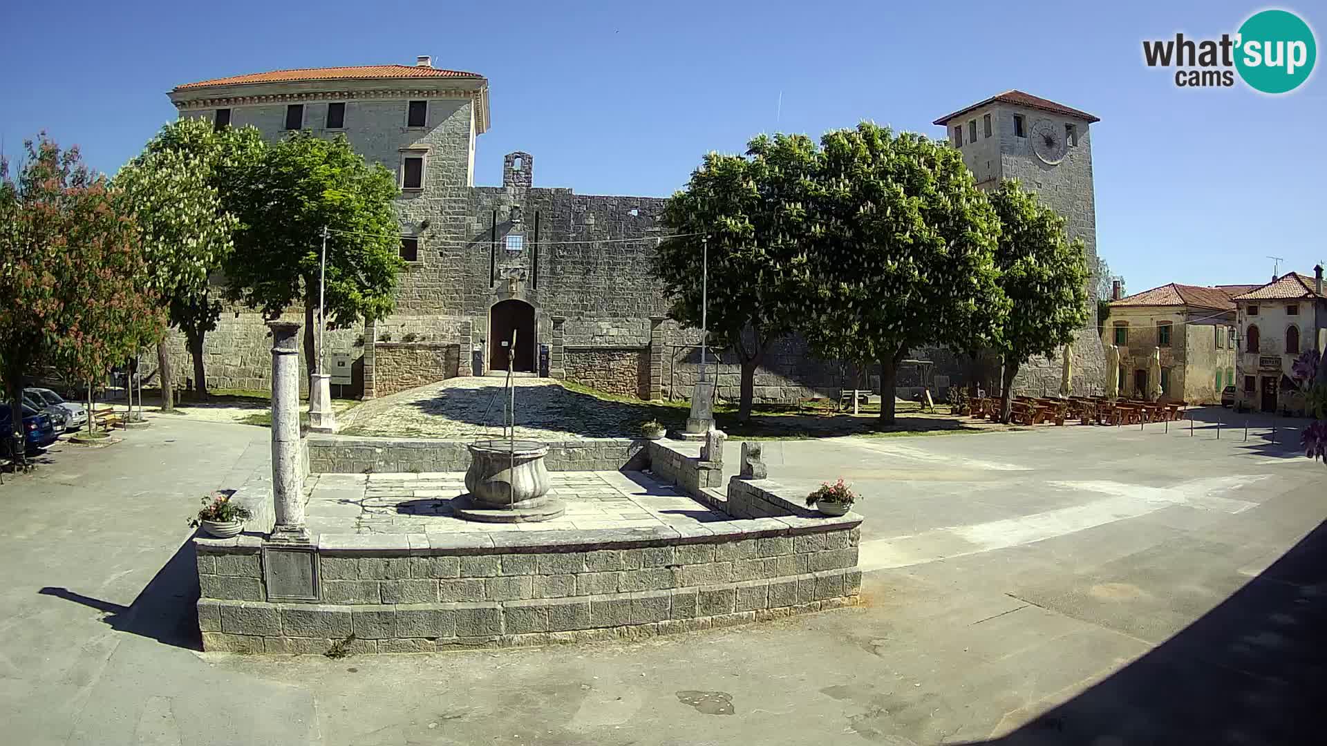 Webcam Svetvinčenat – die Burg und Brunnen – Istrien – Kroatien
