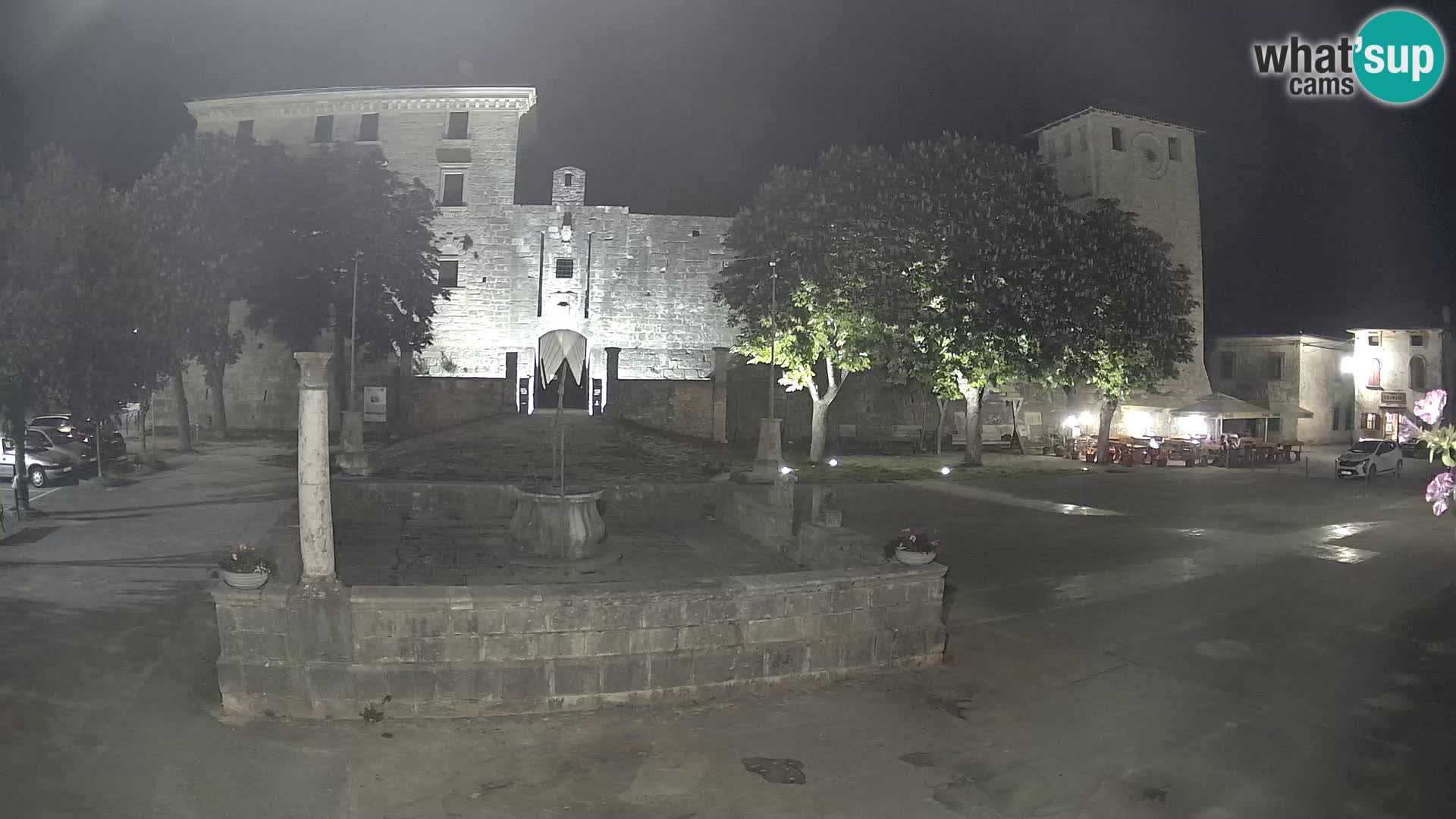 Spletna kamera Svetvinčenat – Grad in vodnjak – Istra – Hrvaška