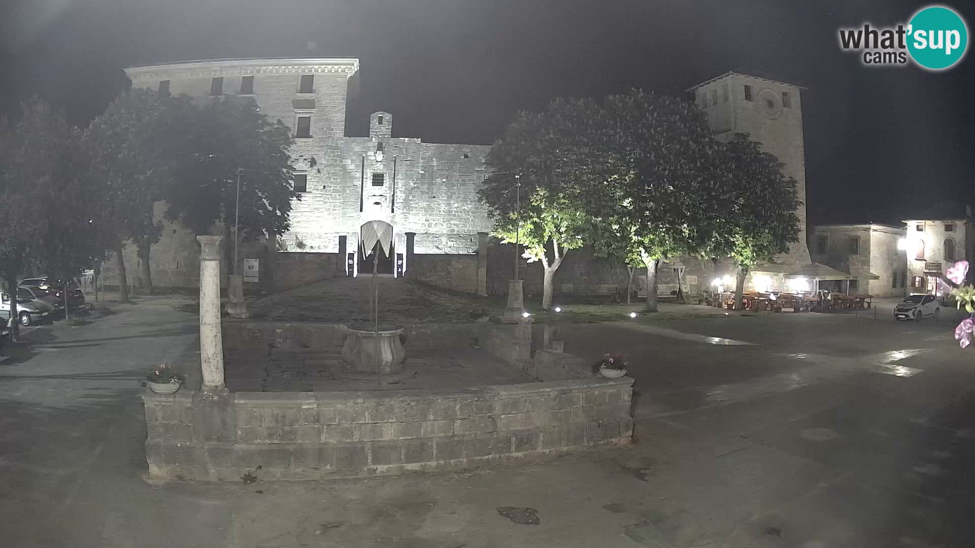 Spletna kamera Svetvinčenat – Grad in vodnjak – Istra – Hrvaška