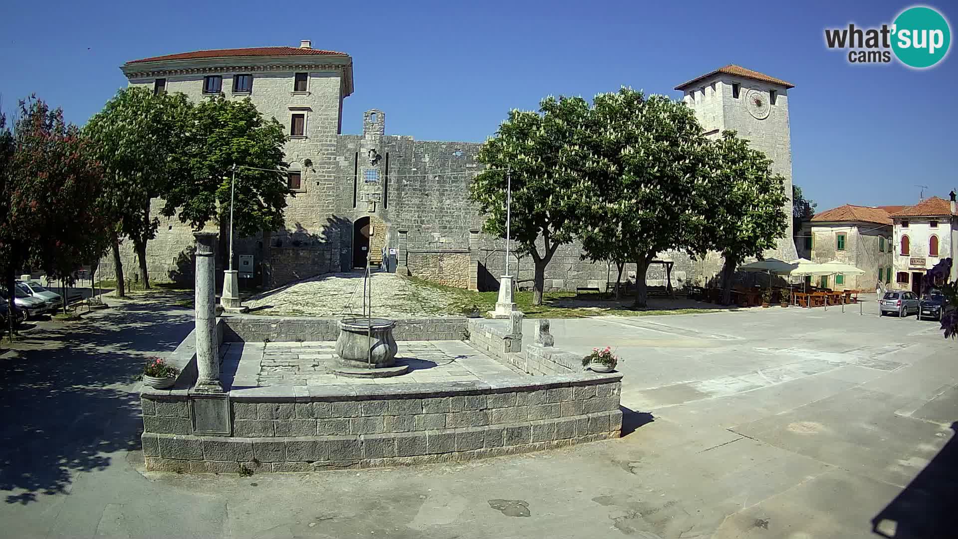 Webcam Svetvinčenat – die Burg und Brunnen – Istrien – Kroatien