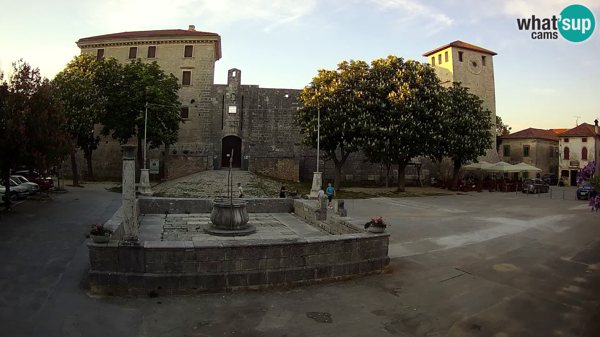 Webcam Svetvinčenat – die Burg und Brunnen – Istrien – Kroatien