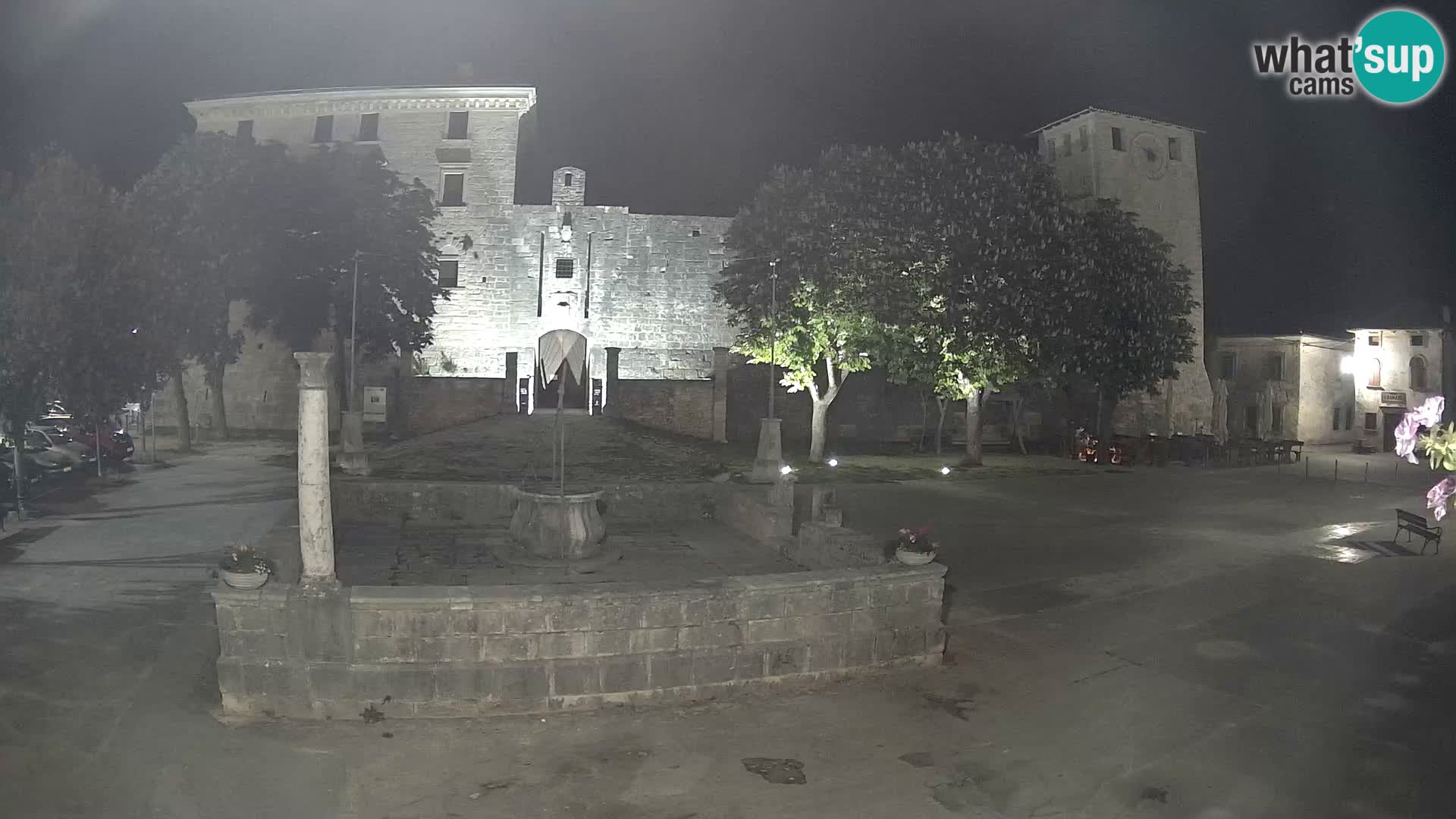 Spletna kamera Svetvinčenat – Grad in vodnjak – Istra – Hrvaška