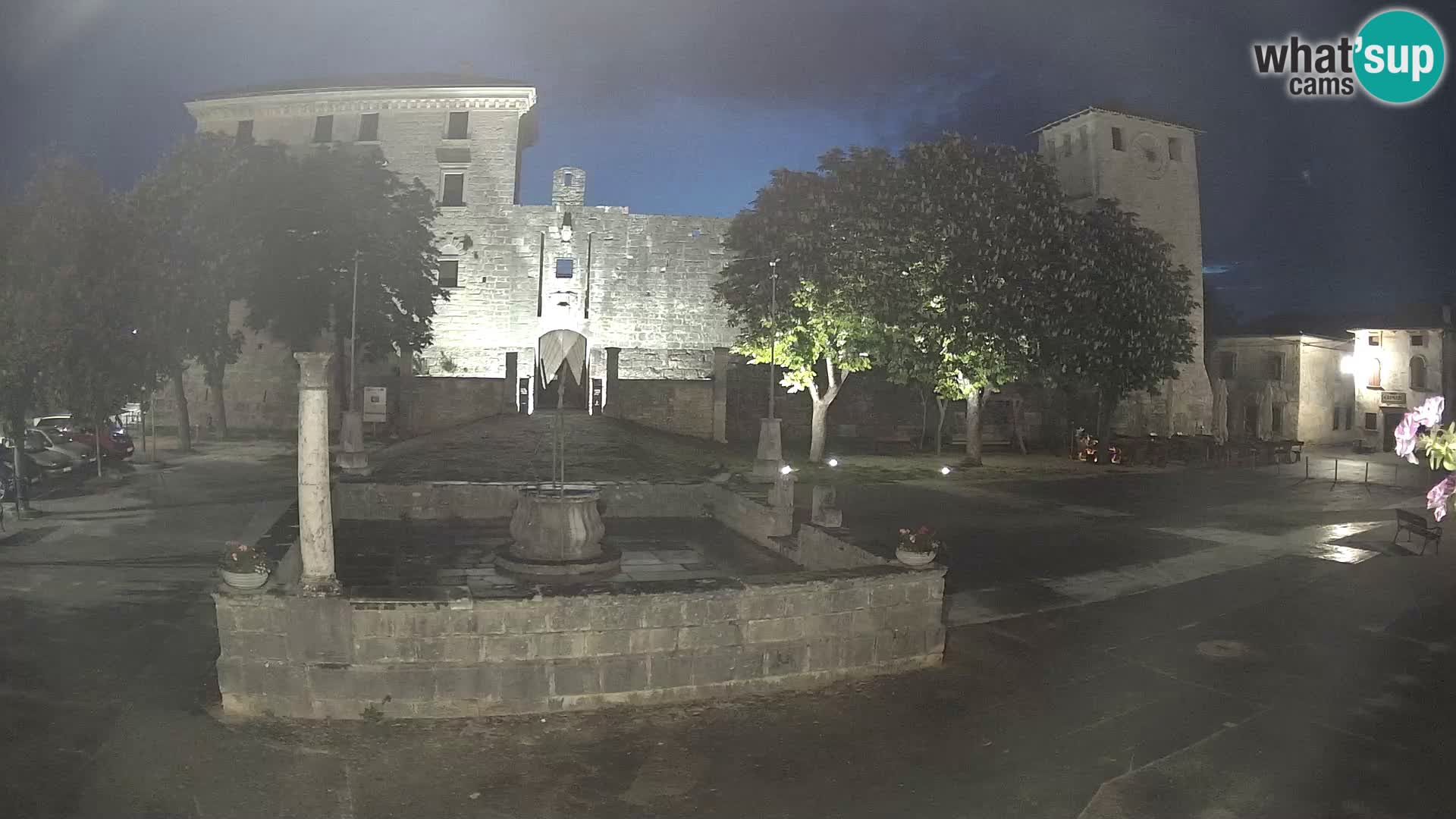 Spletna kamera Svetvinčenat – Grad in vodnjak – Istra – Hrvaška