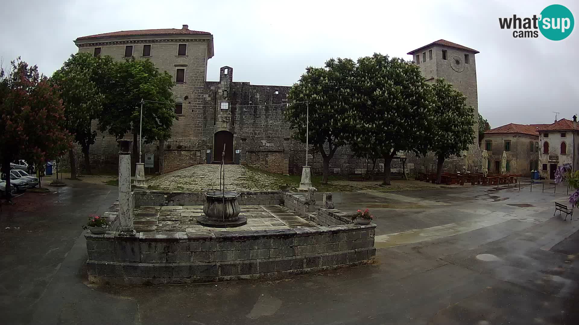 Webcam Svetvinčenat – die Burg und Brunnen – Istrien – Kroatien