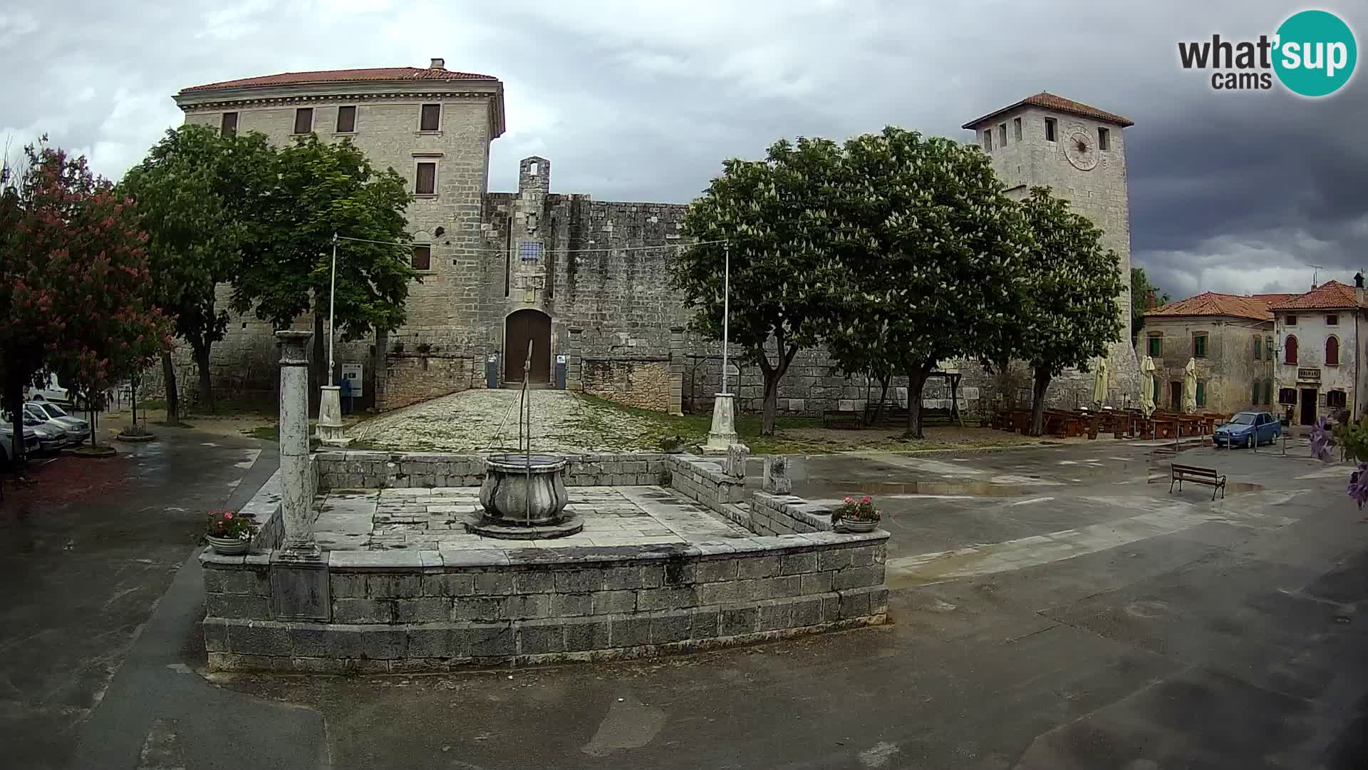 Webcam Svetvinčenat – die Burg und Brunnen – Istrien – Kroatien
