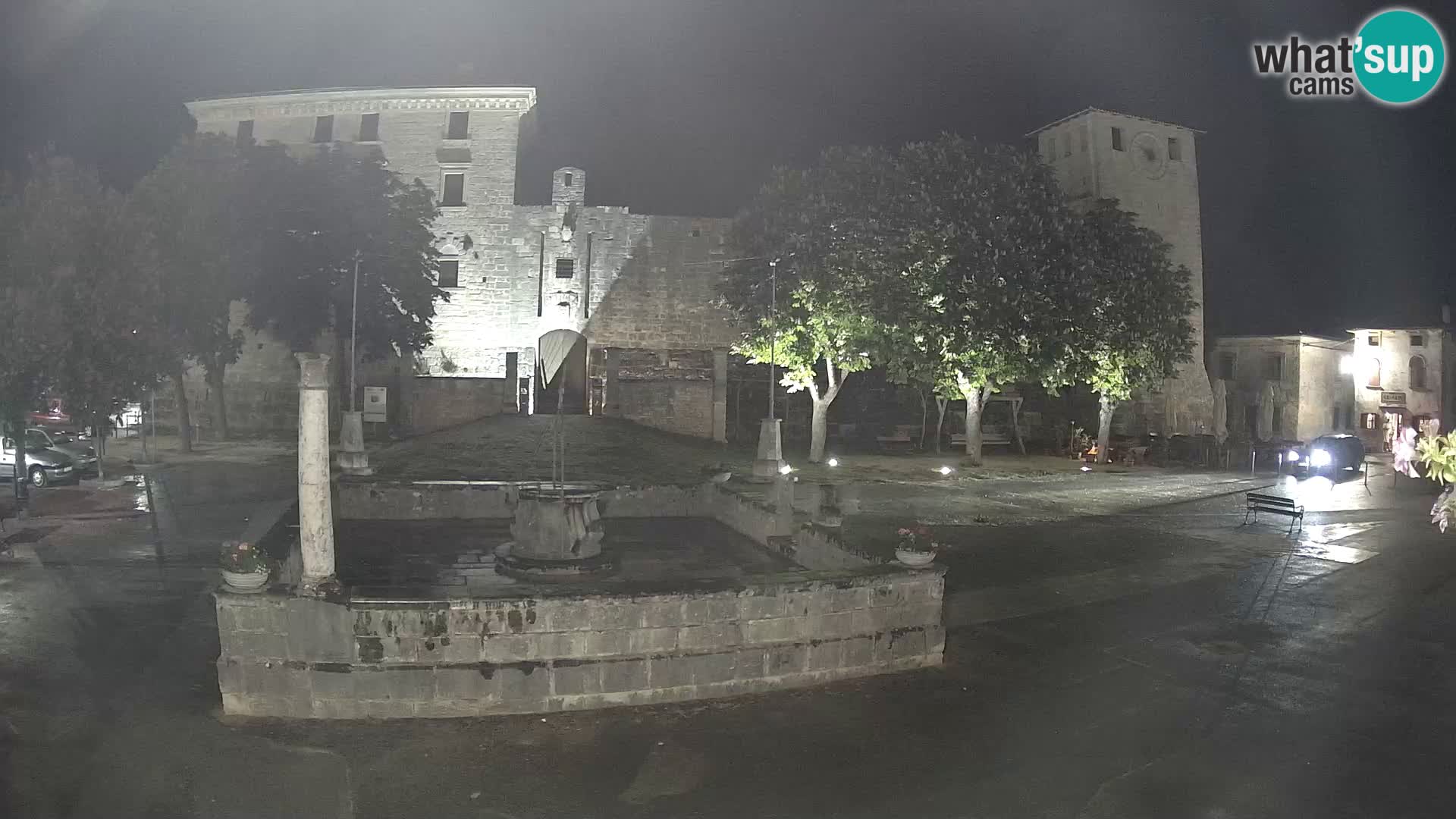 Spletna kamera Svetvinčenat – Grad in vodnjak – Istra – Hrvaška