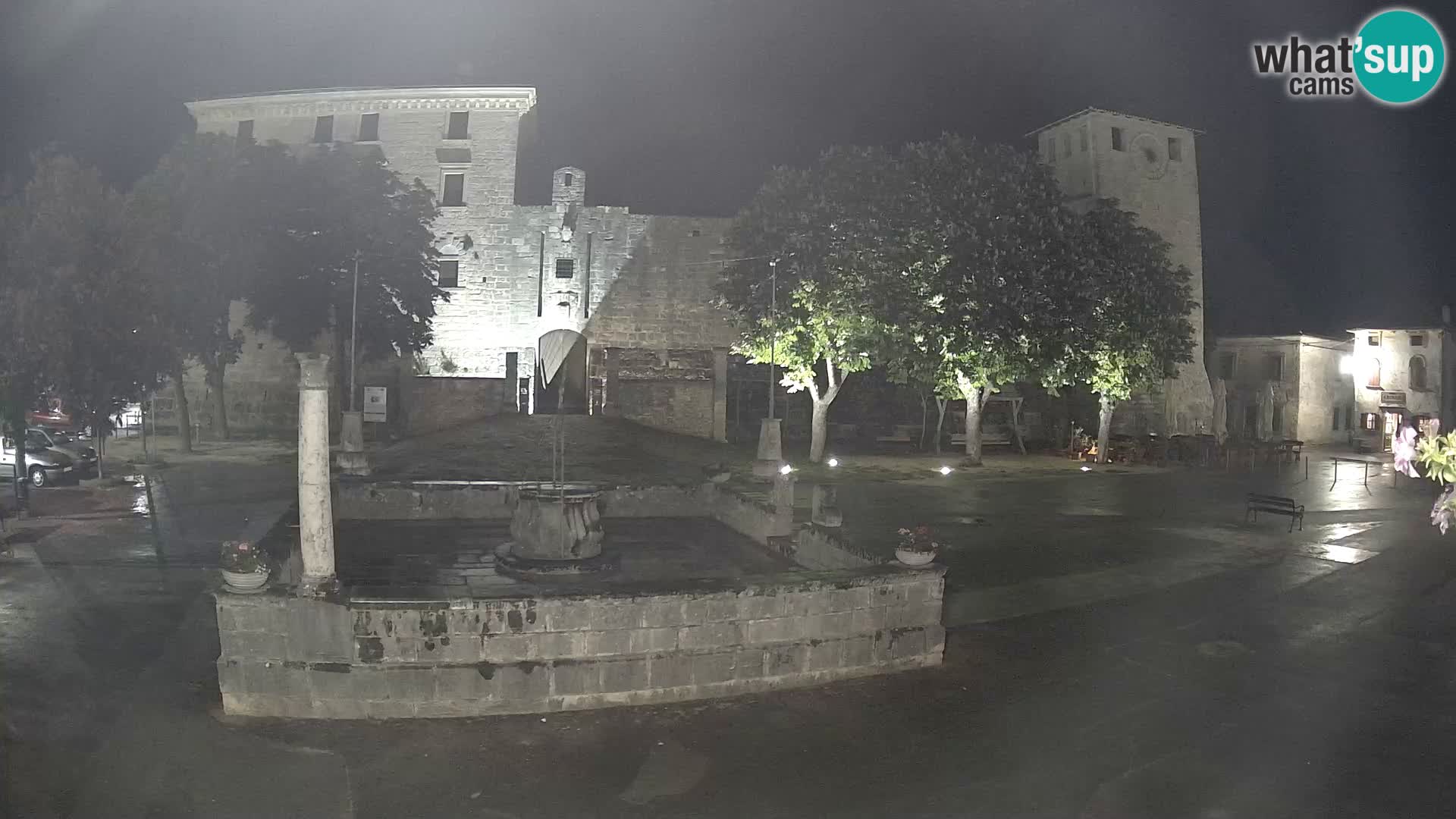 Spletna kamera Svetvinčenat – Grad in vodnjak – Istra – Hrvaška
