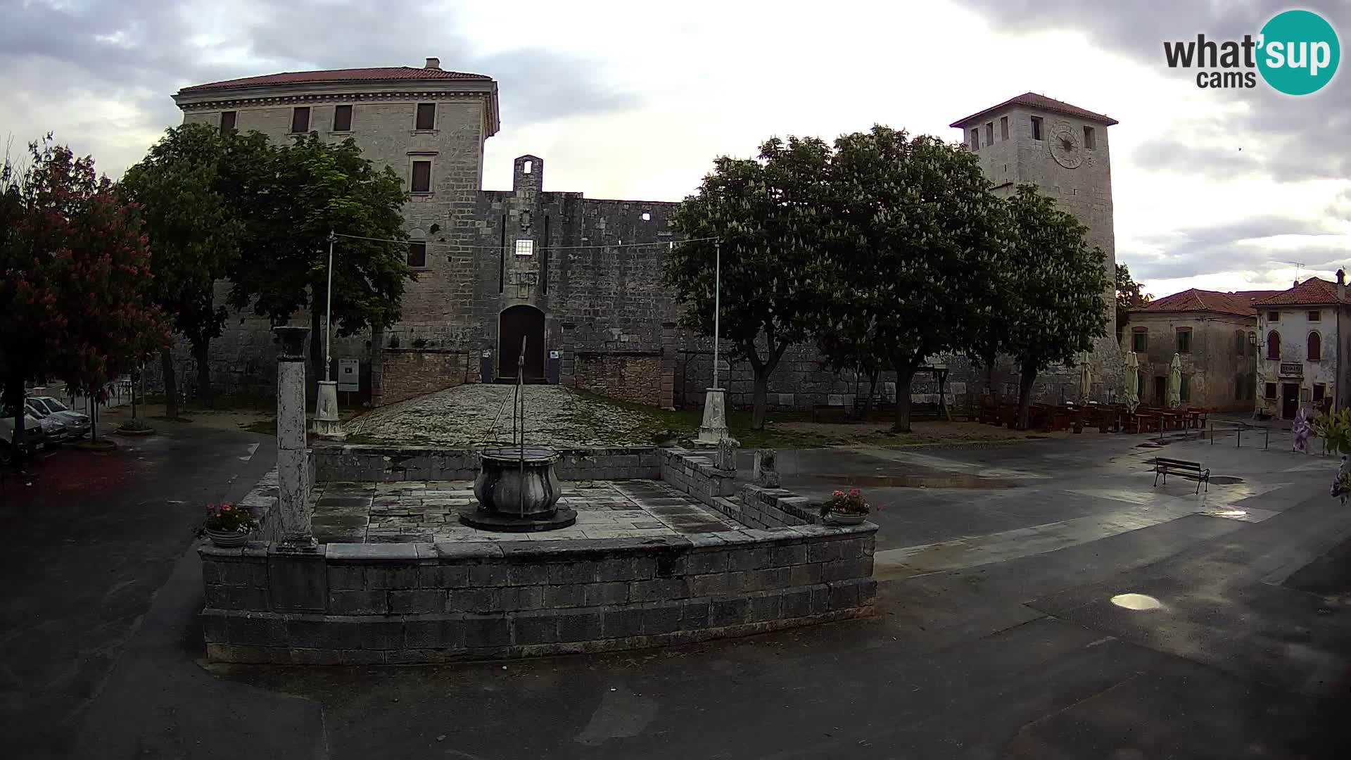Webcam Svetvinčenat – die Burg und Brunnen – Istrien – Kroatien