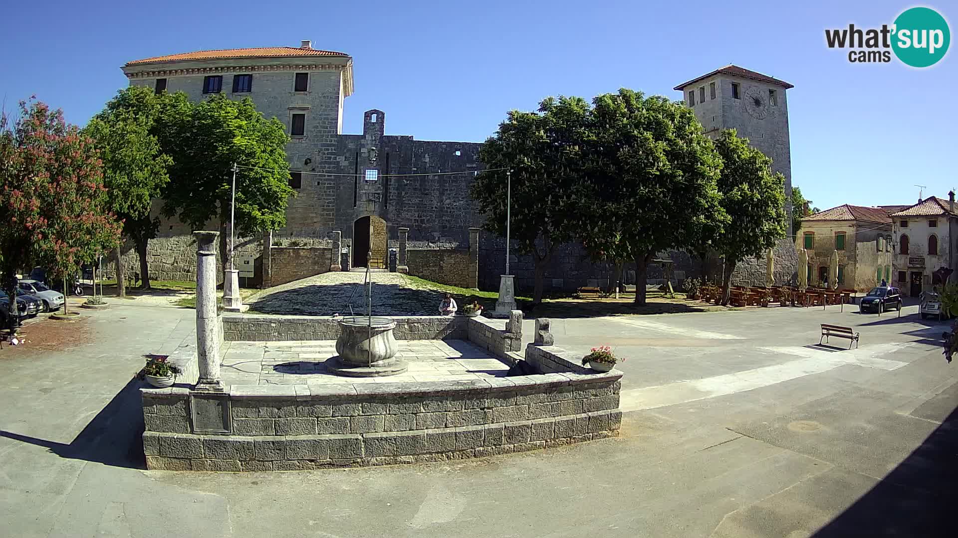 Spletna kamera Svetvinčenat – Grad in vodnjak – Istra – Hrvaška